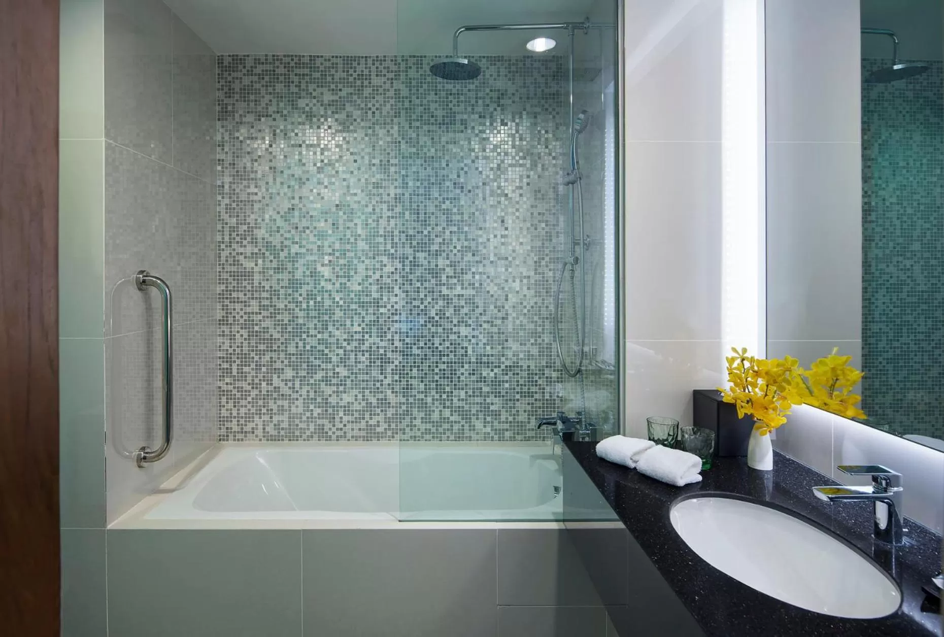 Shower in Mercure Yangon Kaba Aye