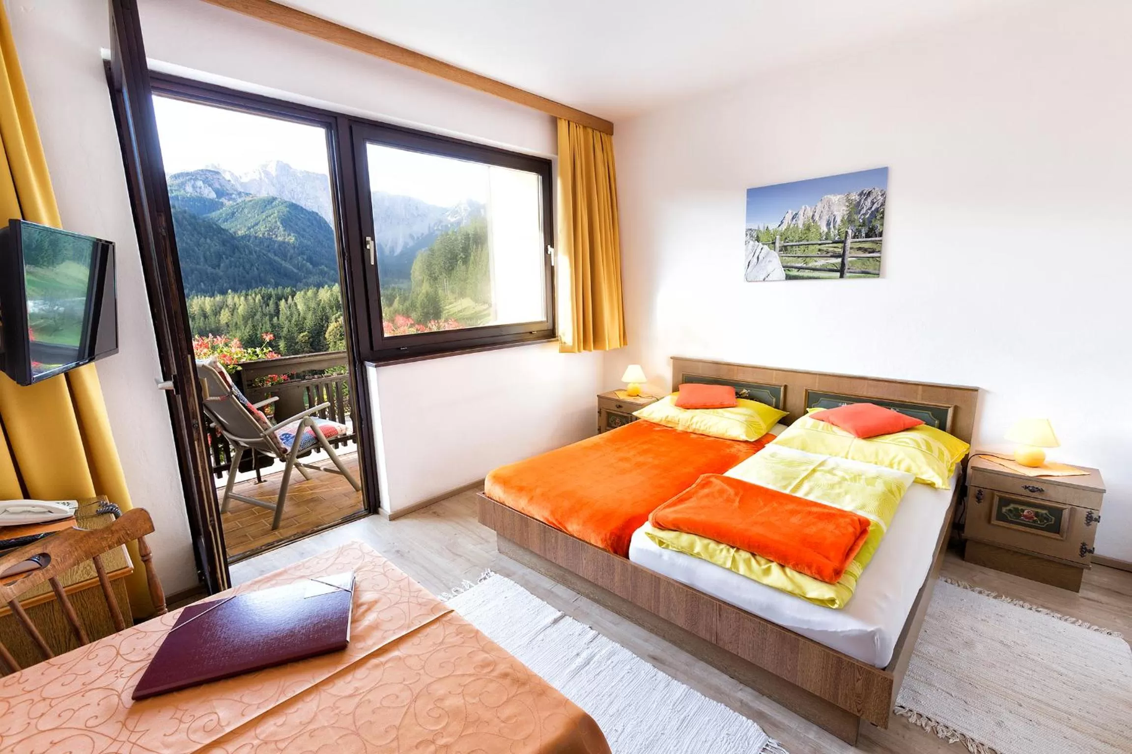 Single Room with Balcony in Bed&Breakfast Lausegger