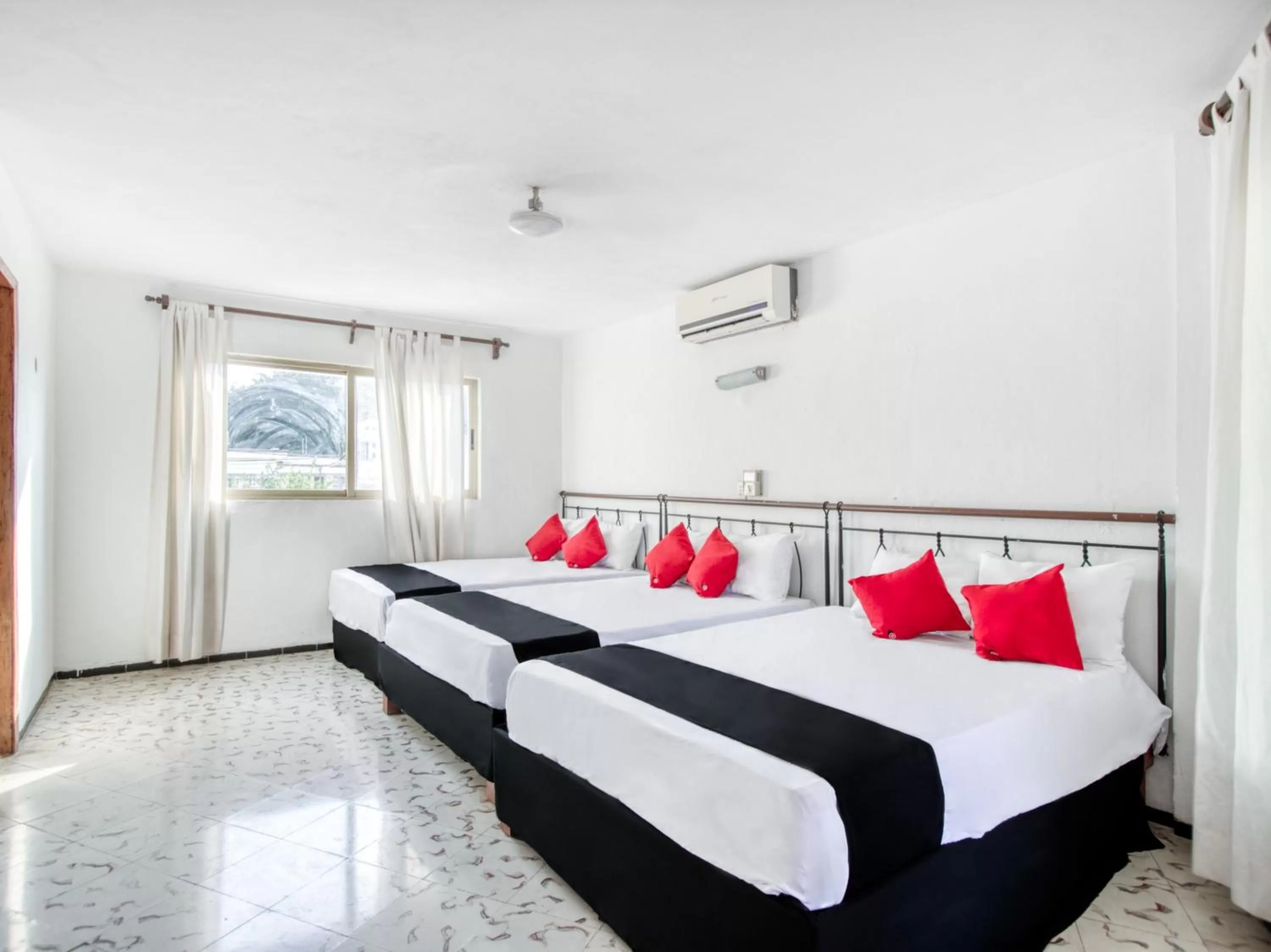 Bedroom, Bed in Hotel San Carlos