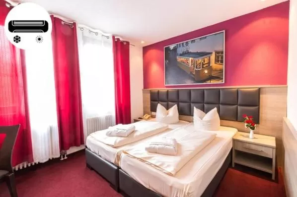 Bed in Bavaria Hotel Münchner Hof Superior