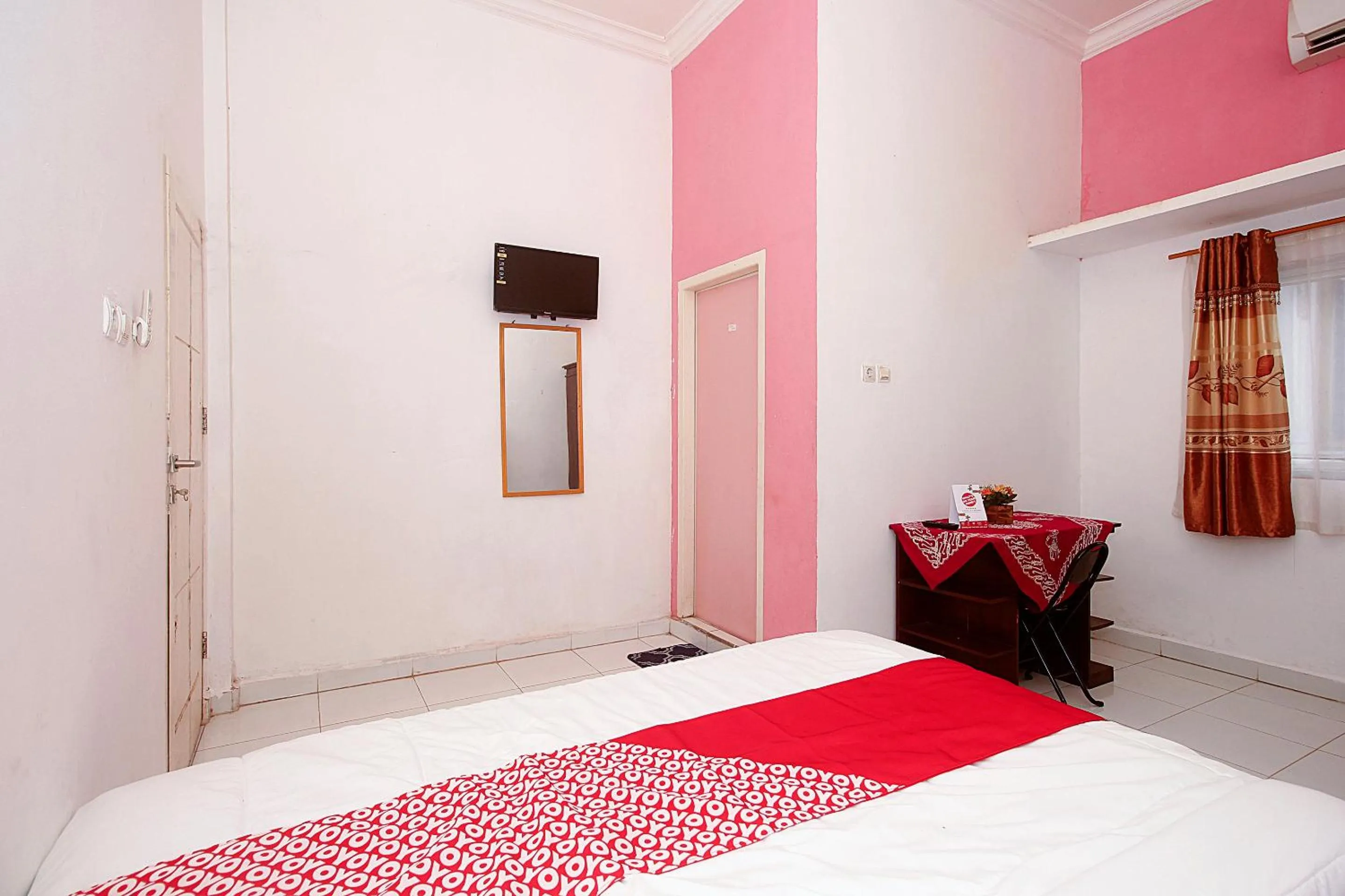Bedroom, Bed in Hotel O Jasmine Kost Syariah