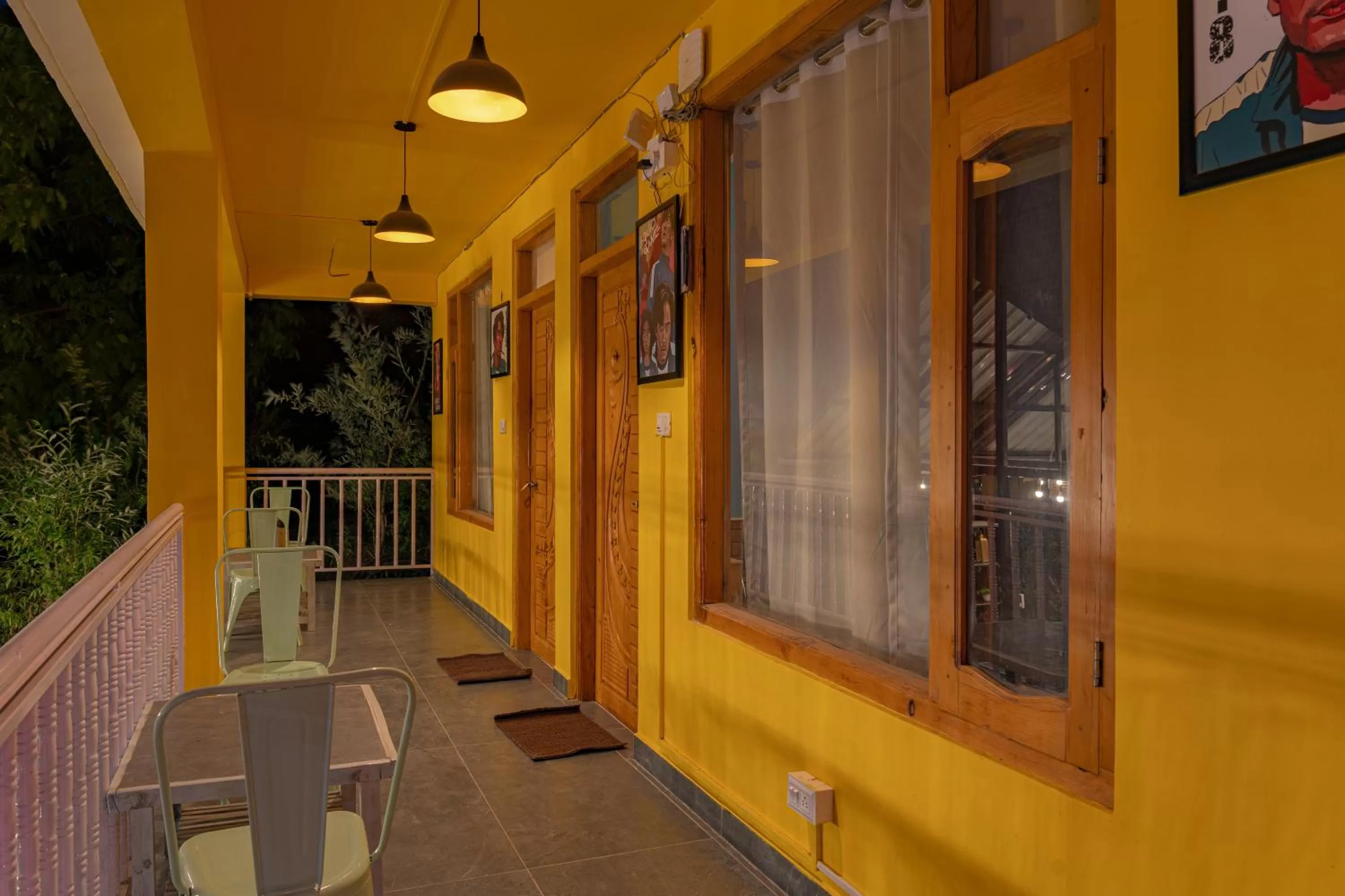 Whoopers Hostel Manali