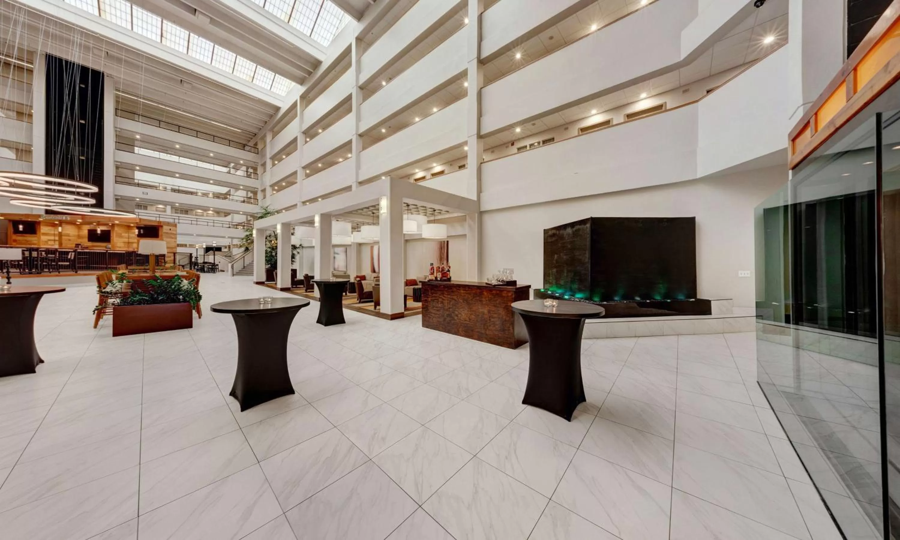 Lobby or reception in Embassy Suites by Hilton Milwaukee Brookfield