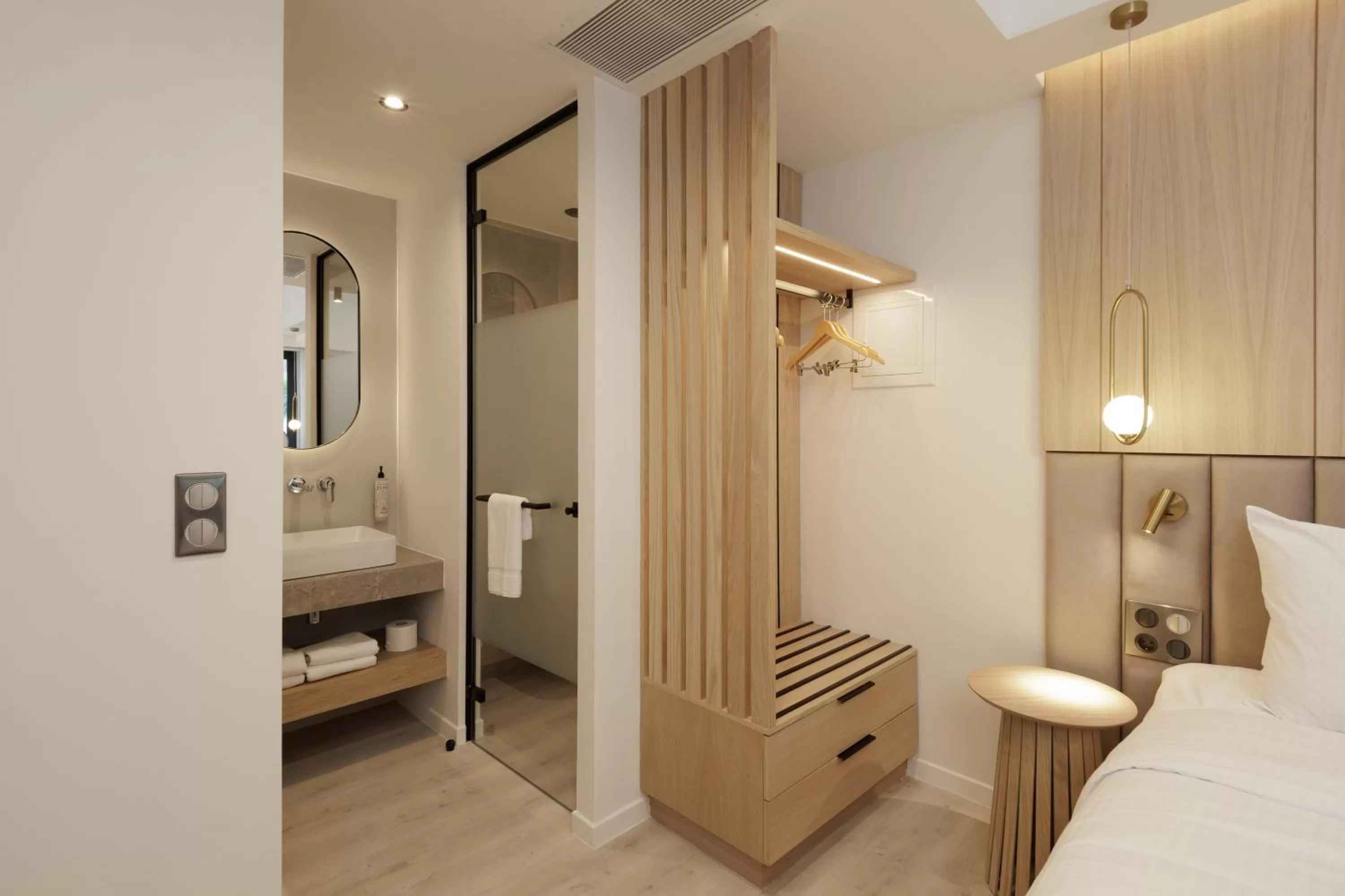 Bathroom in LUX&EASY Signature Syngrou 234