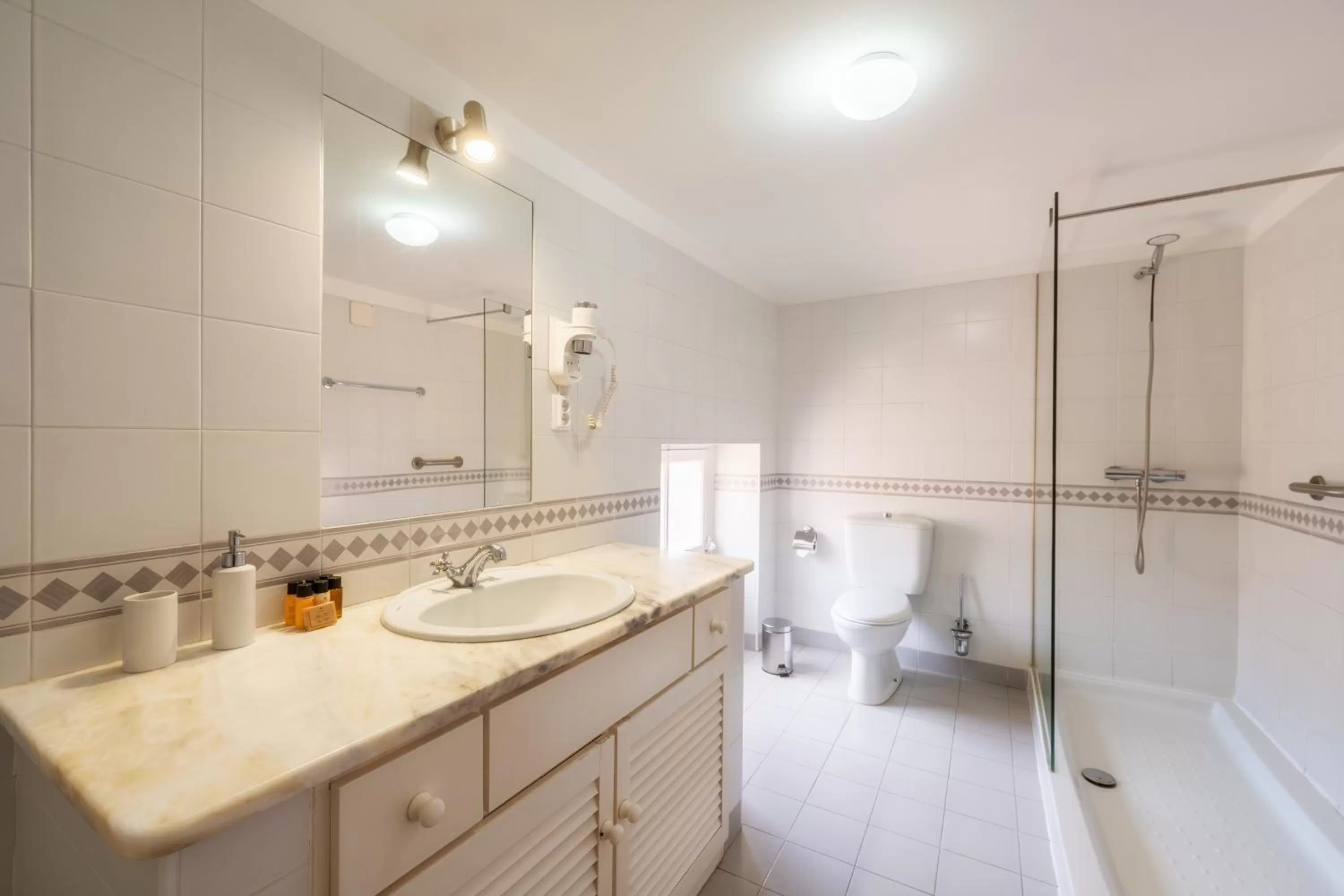 Toilet in The Wine Lodges by An Island Apart