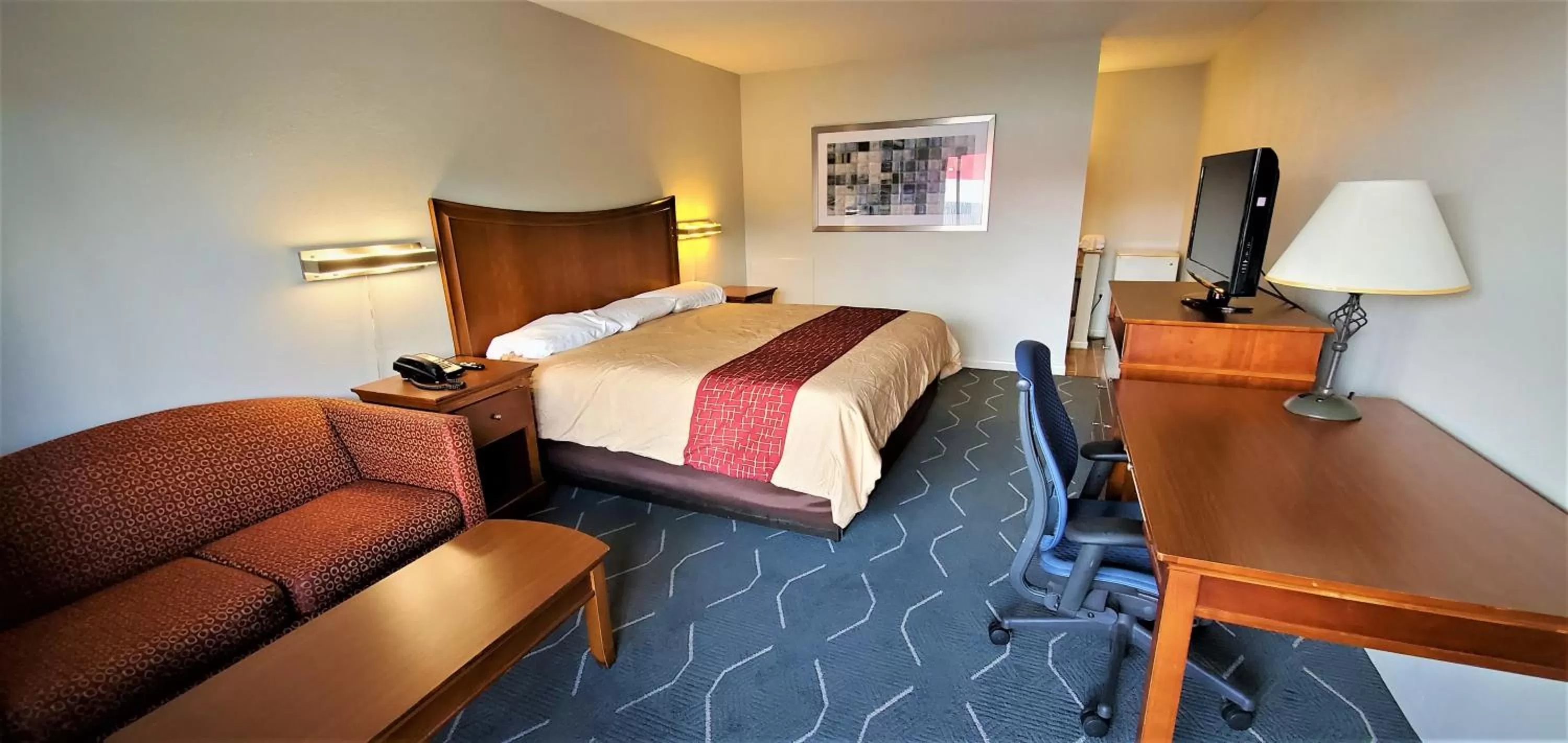 Bedroom, Bed in Economy 7 Inn- Newport News
