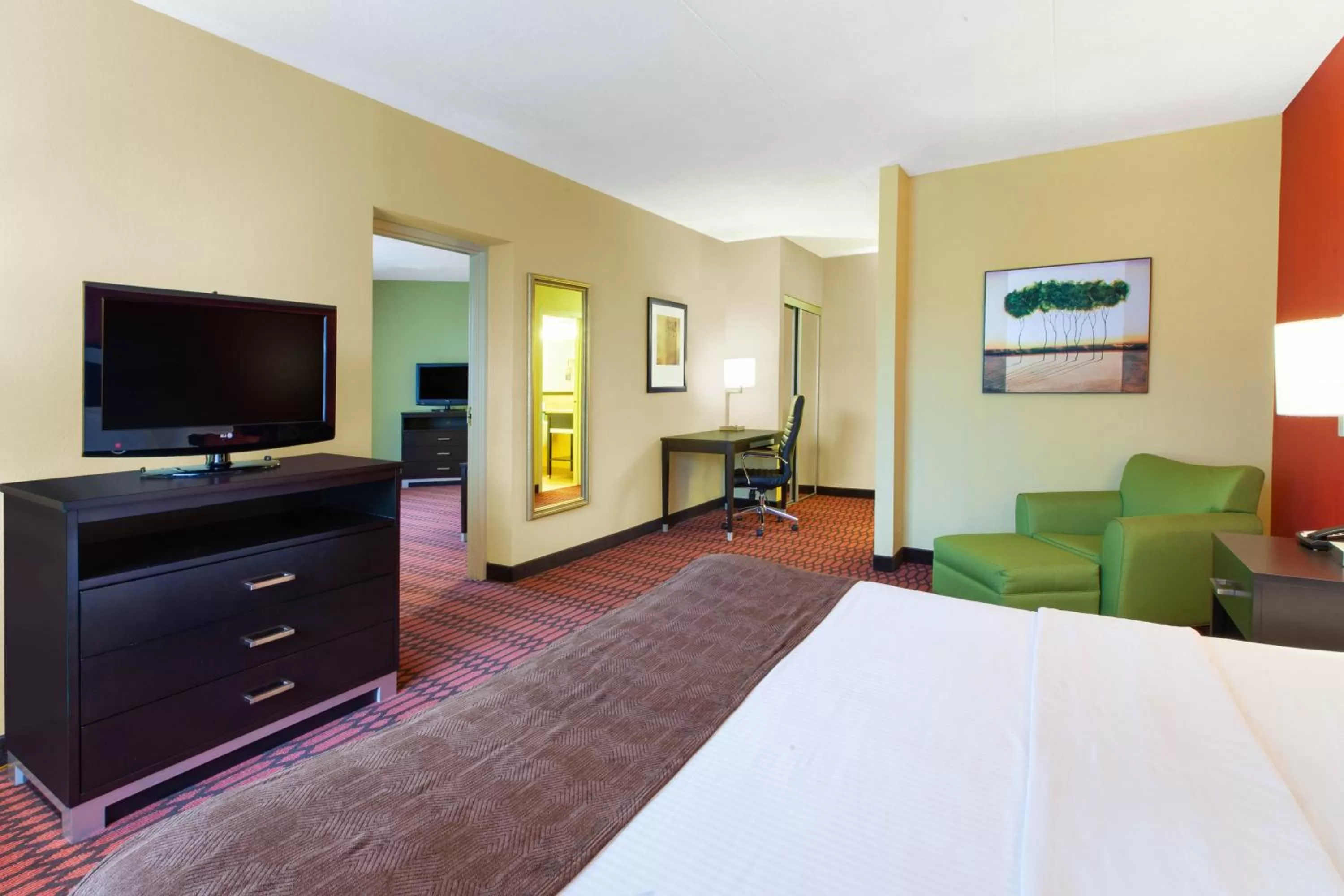 Photo of the whole room, Bed in Baymont by Wyndham Harrisburg