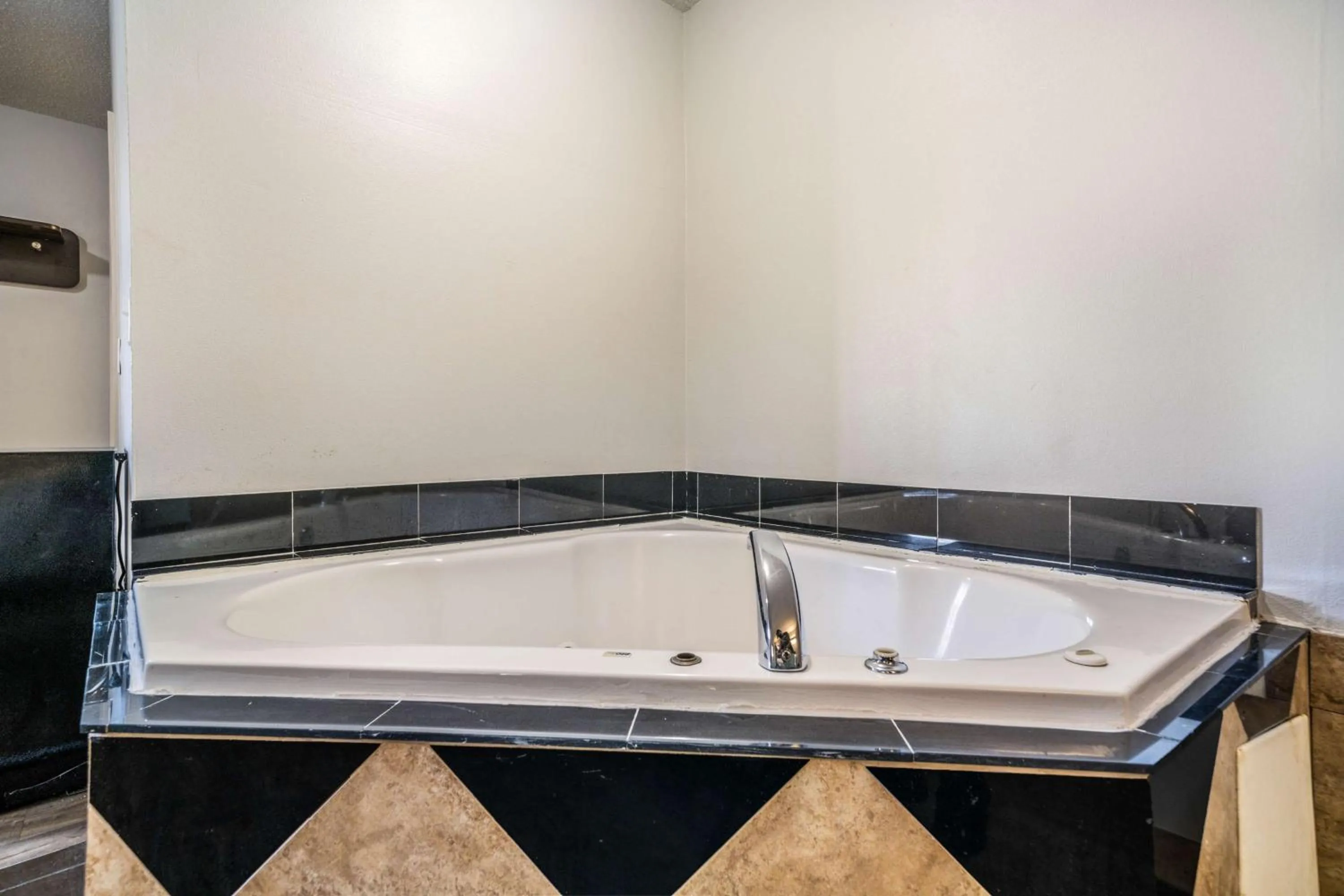 Photo of the whole room in Motel 6-Toms River, NJ