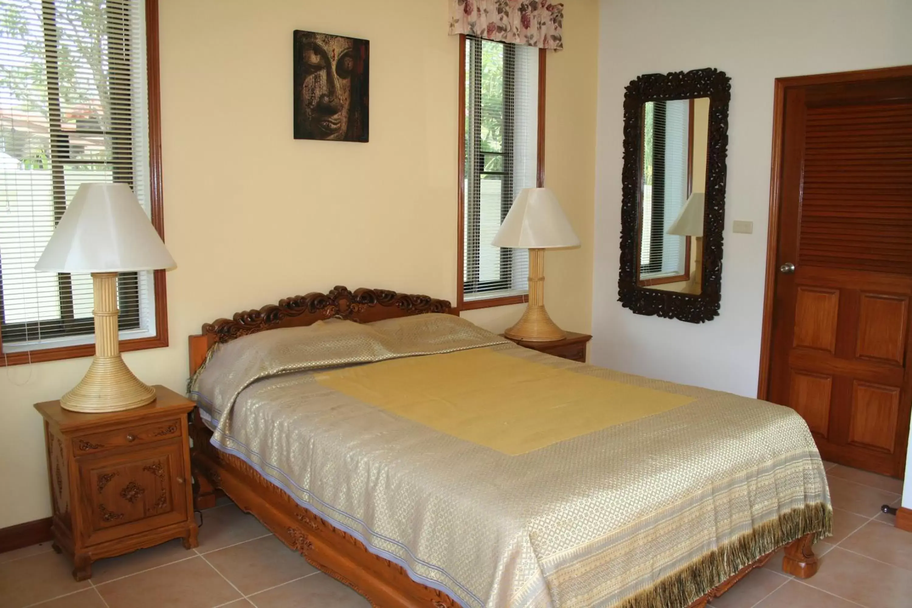 Deluxe Double Room in Long Beach Inn Deluxe Double Room in Long Beach Inn