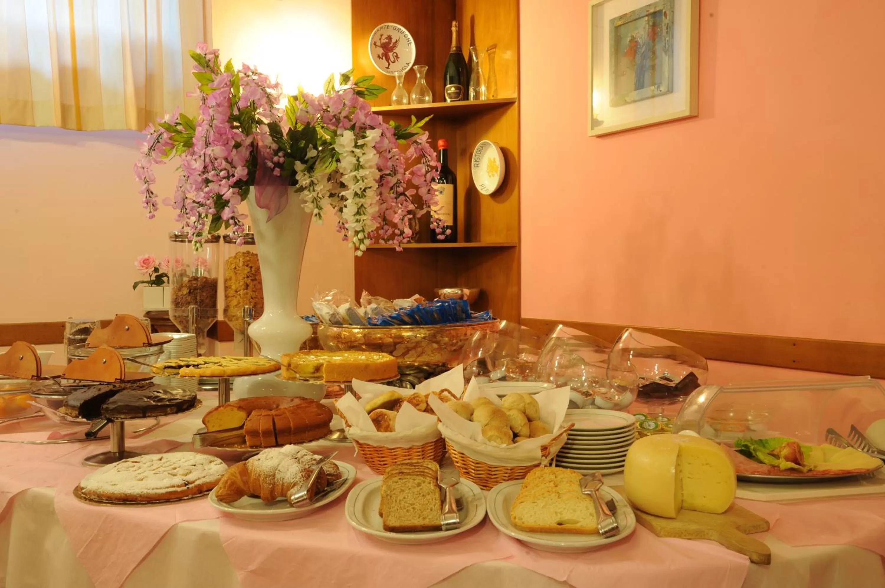 Food and drinks in Grifone Hotel