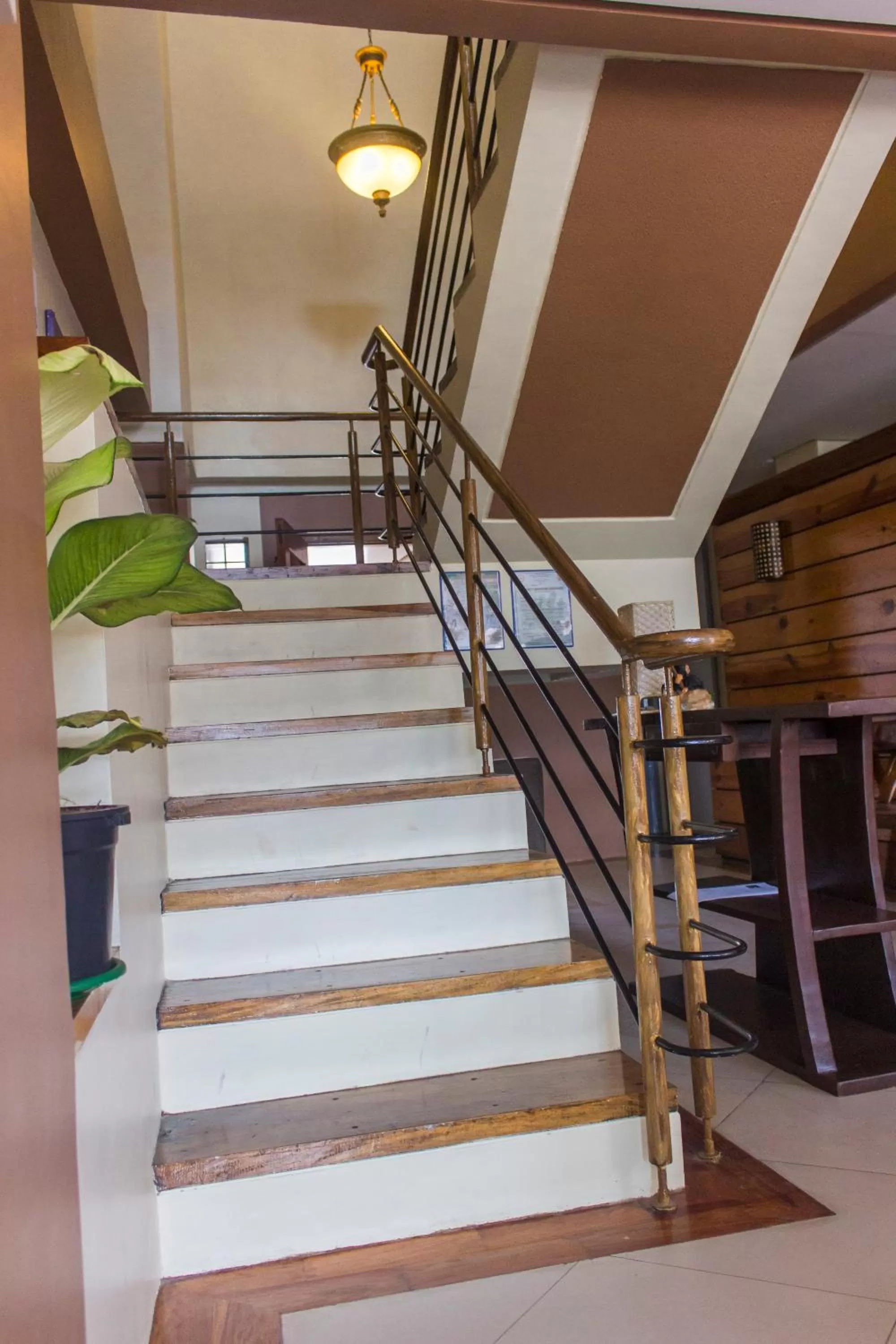 The Half House by Elmar Cabin