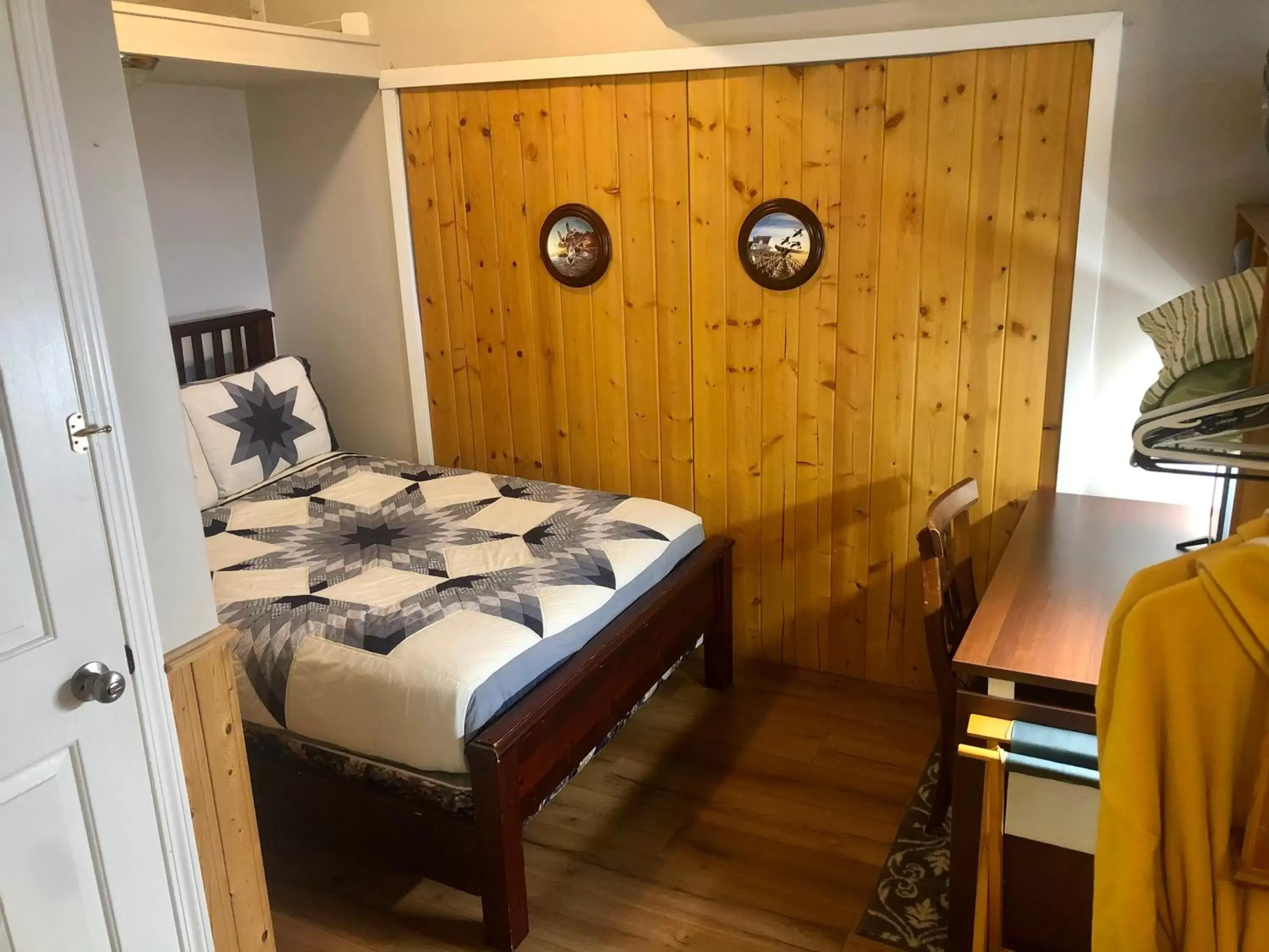 Budget Double Room in Birds of a Feather Ocean Lagoon Victoria Condos Budget Double Room in Birds of a Feather Ocean Lagoon Victoria Condos