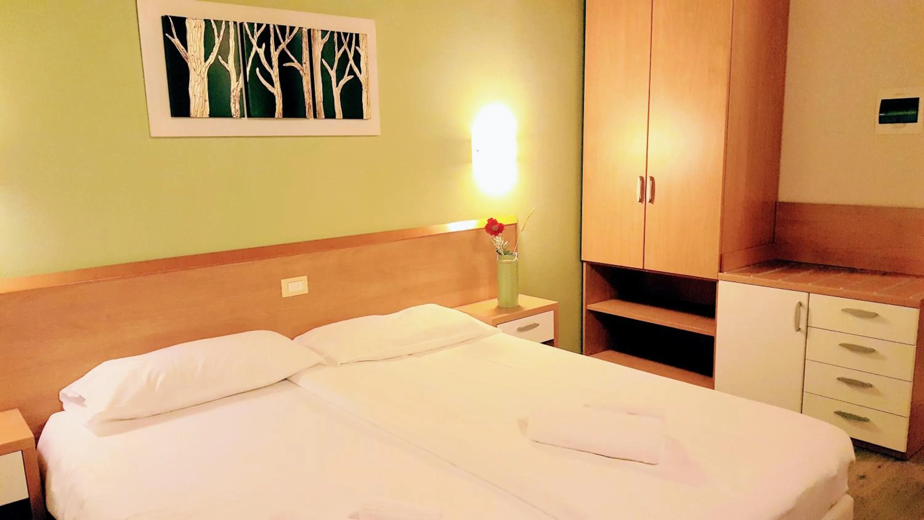 Photo of the whole room, Bed in Locanda Avanguardia