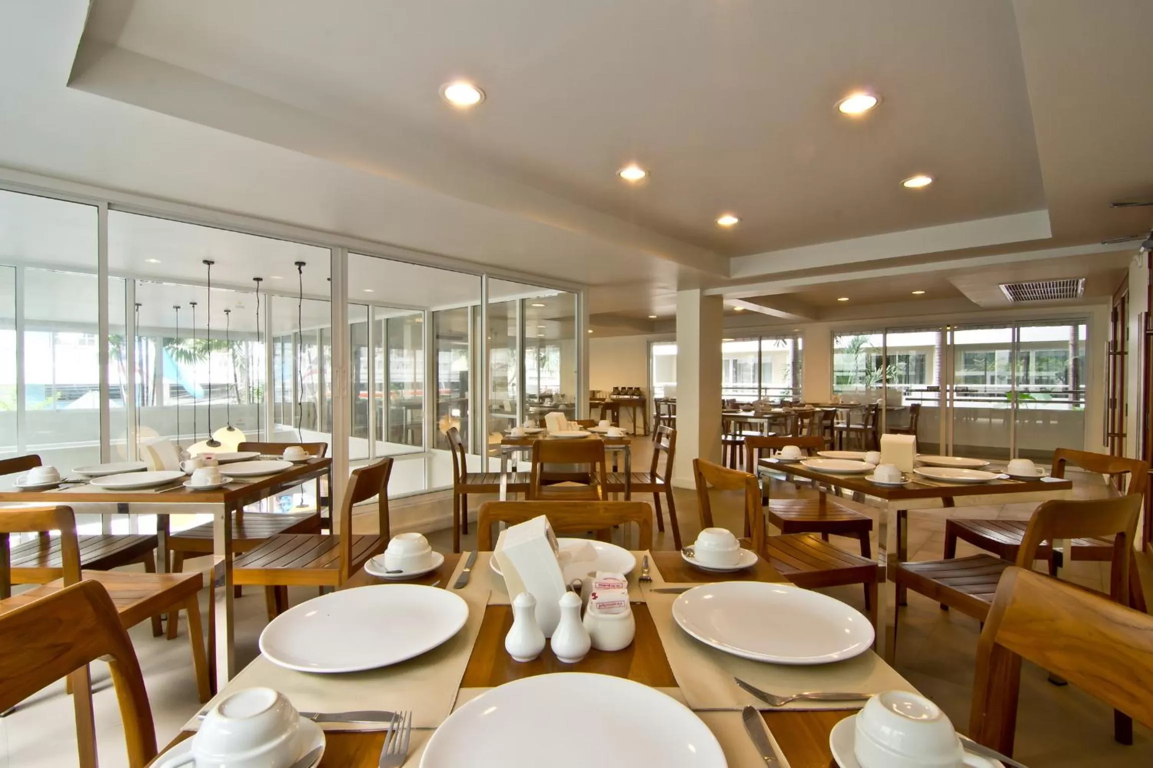 Restaurant/places to eat in Sunshine Hotel & Residences