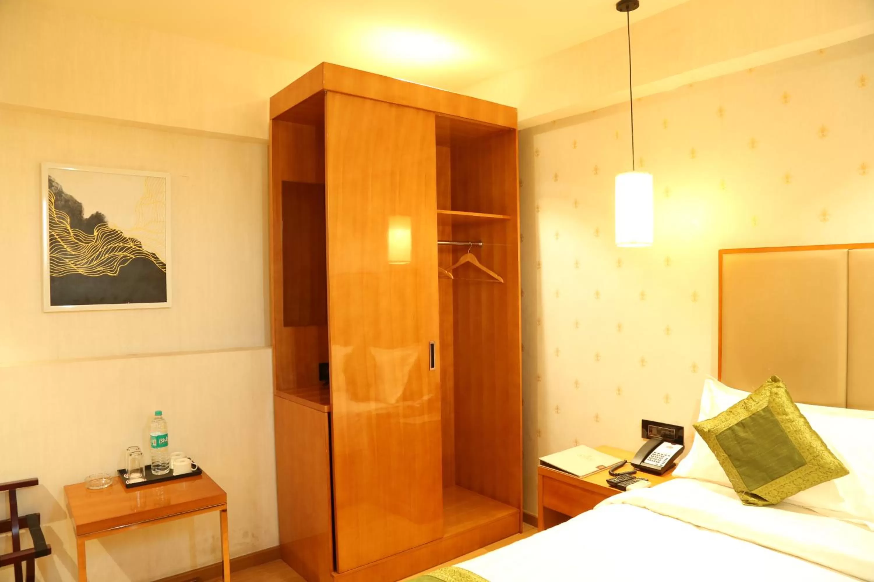 Bed in Hotel Reva Regency