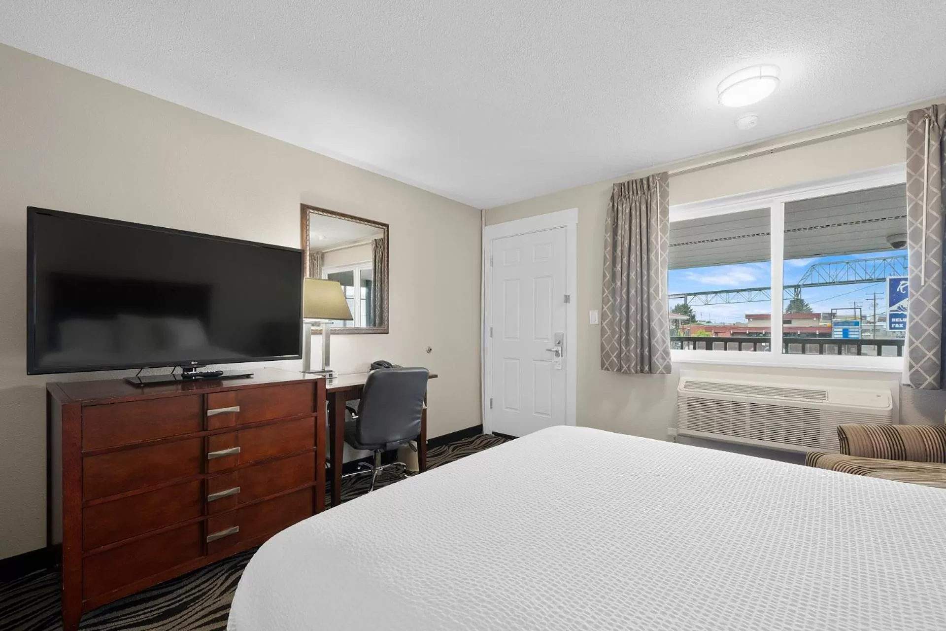 Bed in Astoria Rivershore Motel