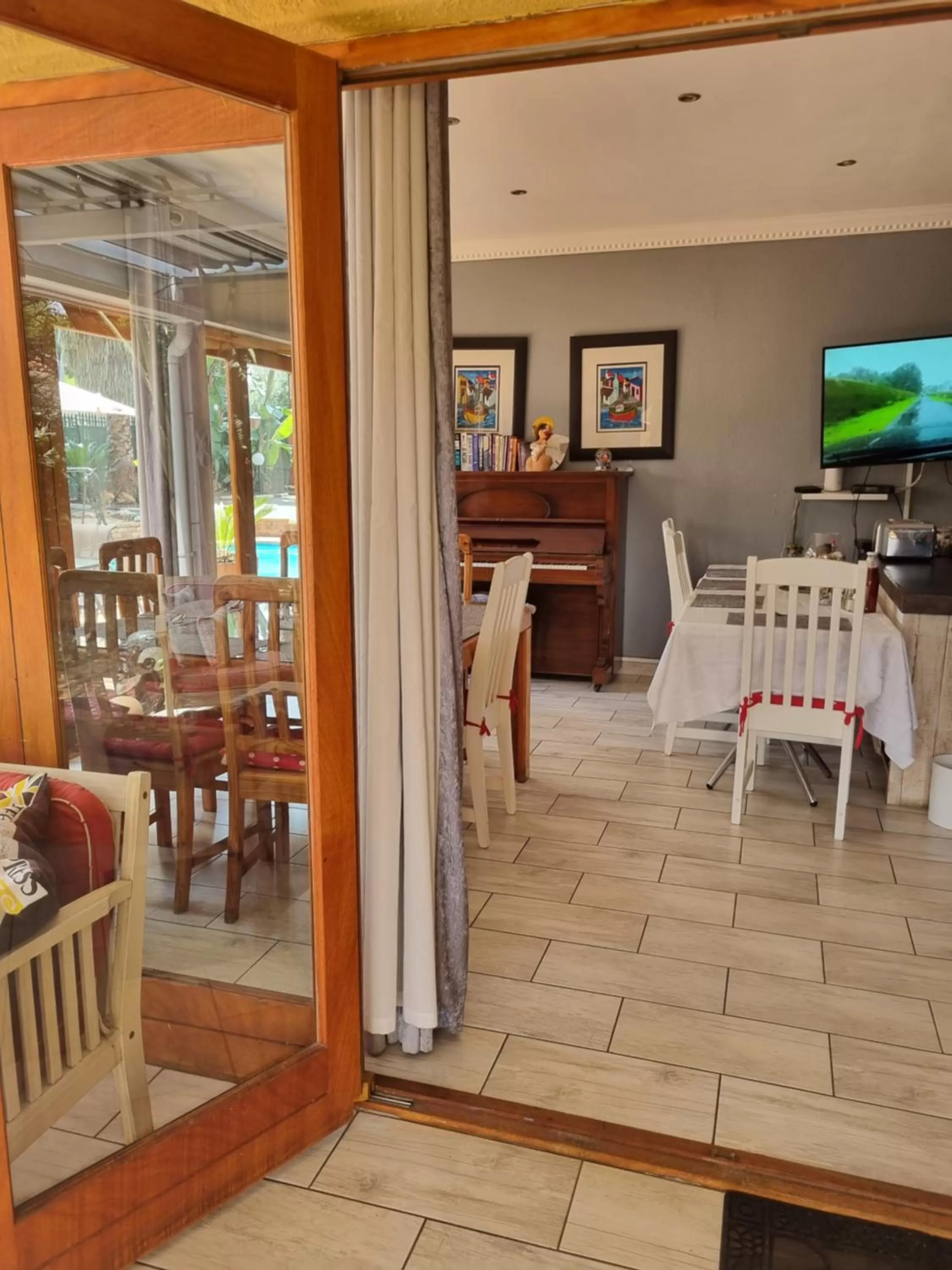 Communal lounge/ TV room in 3 Brothers B&B