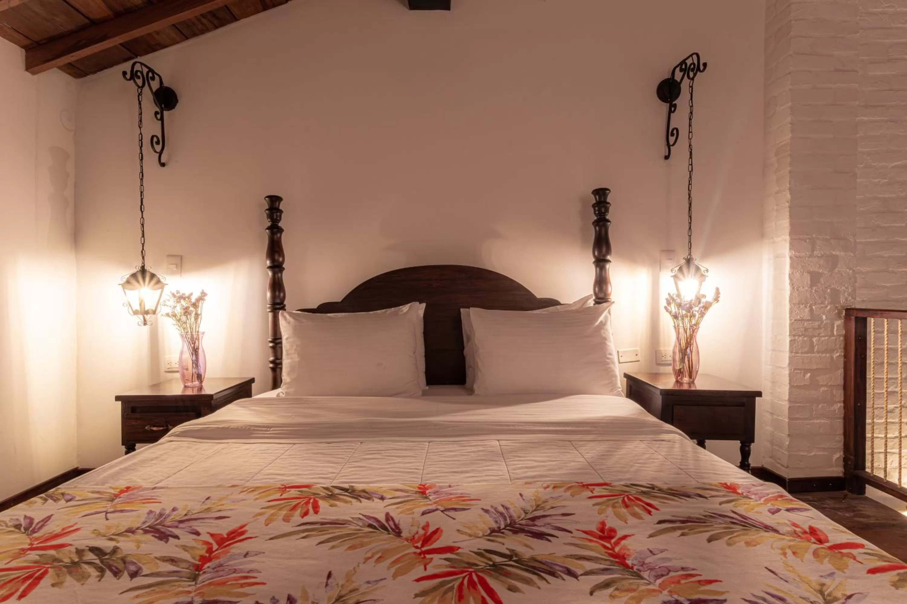 Bed in Soy Local Insignia