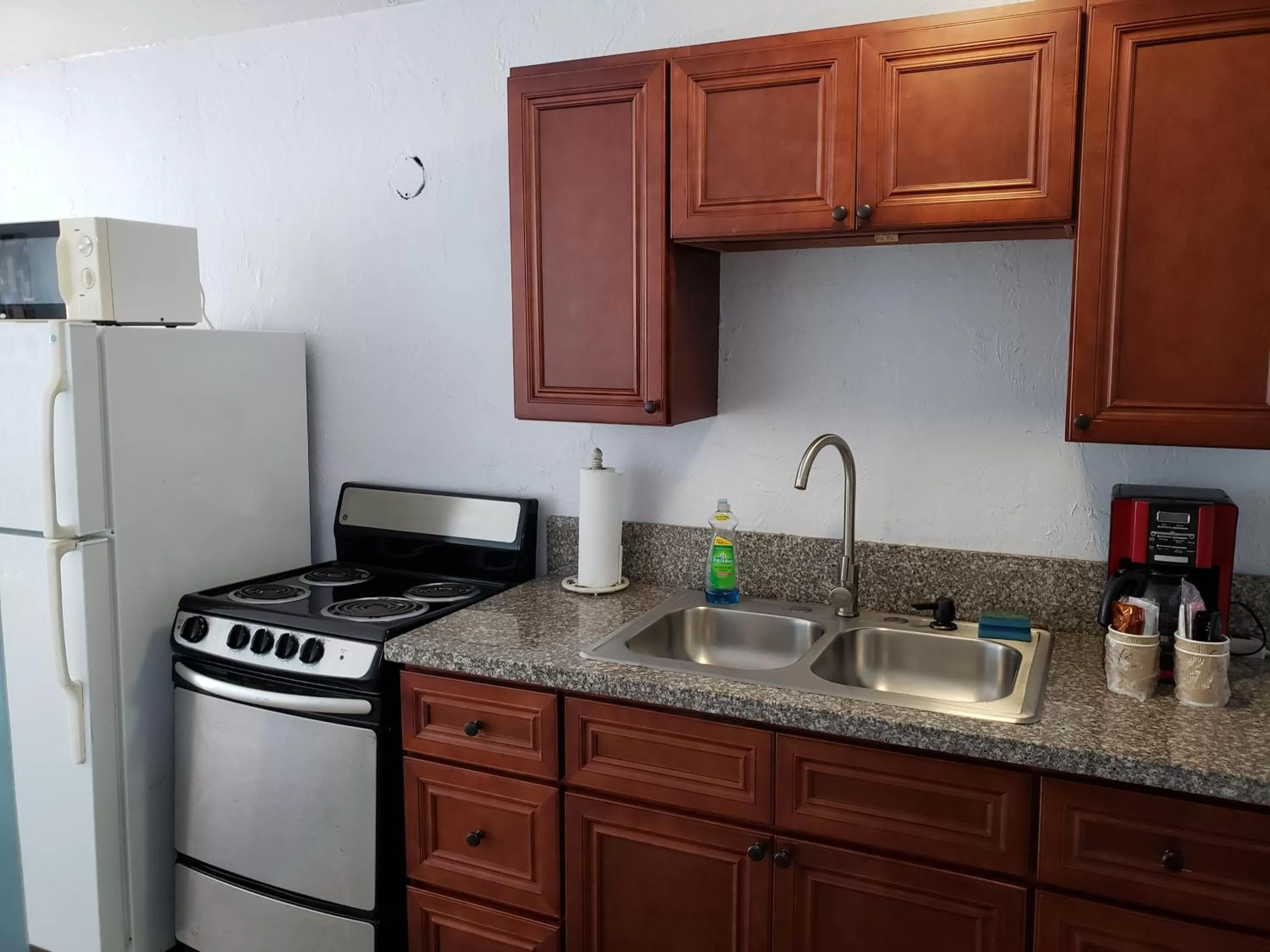 Kitchen or kitchenette in Topaz Motel - Flagler Beach