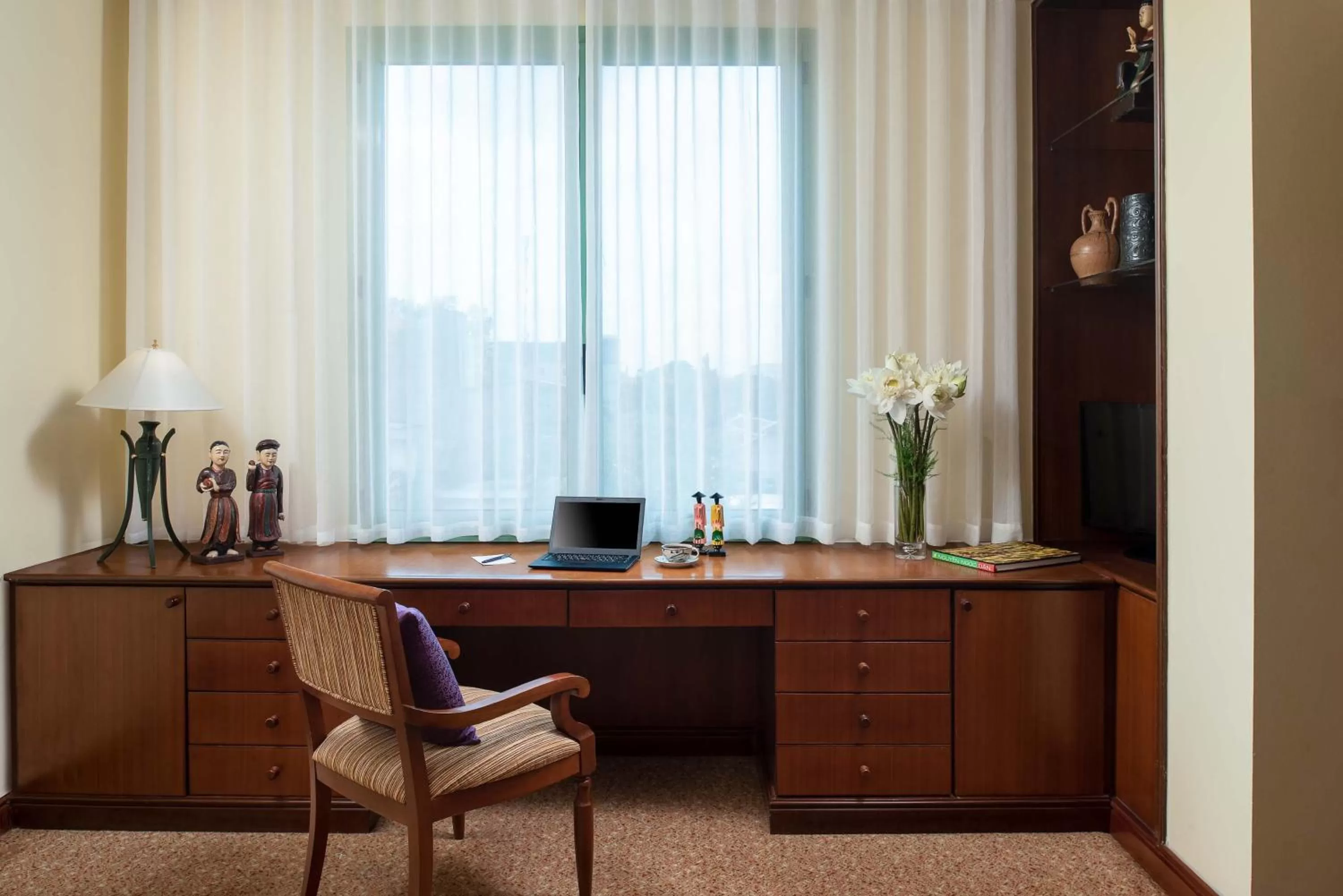 hair dresser in Hai Phong Harbour View Hotel