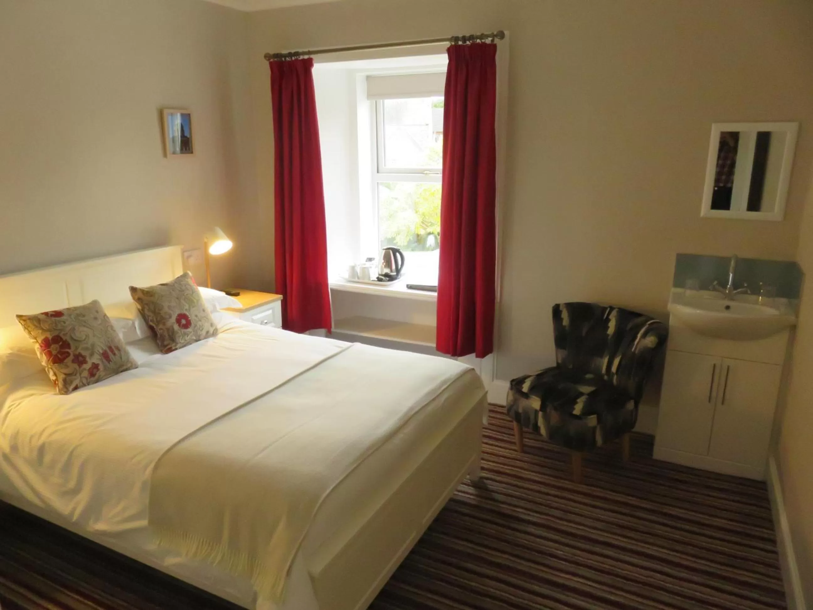 Bedroom, Bed in West End Guest House