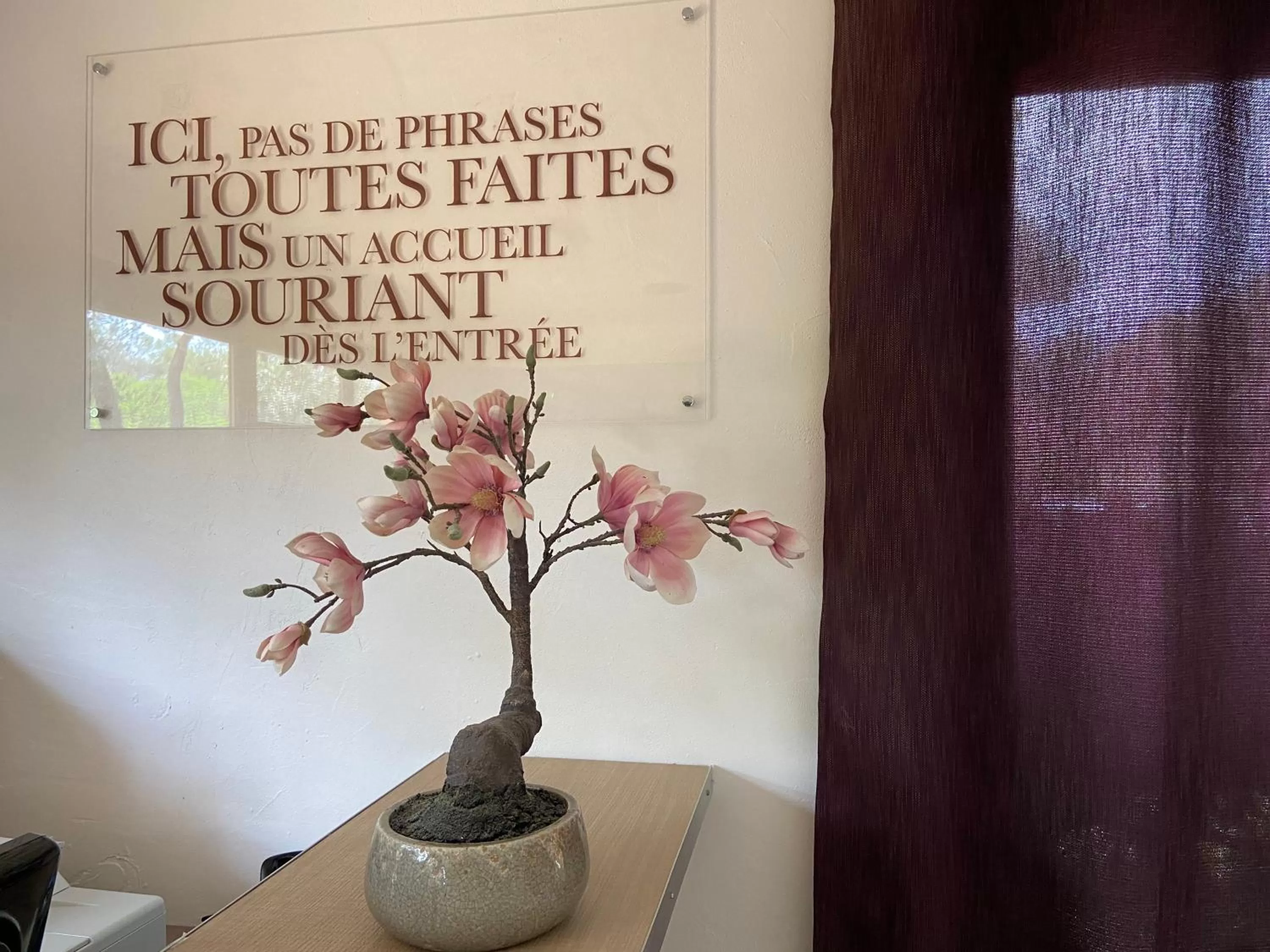 Decorative detail in Kyriad Montpellier Nord Parc Euromédecine