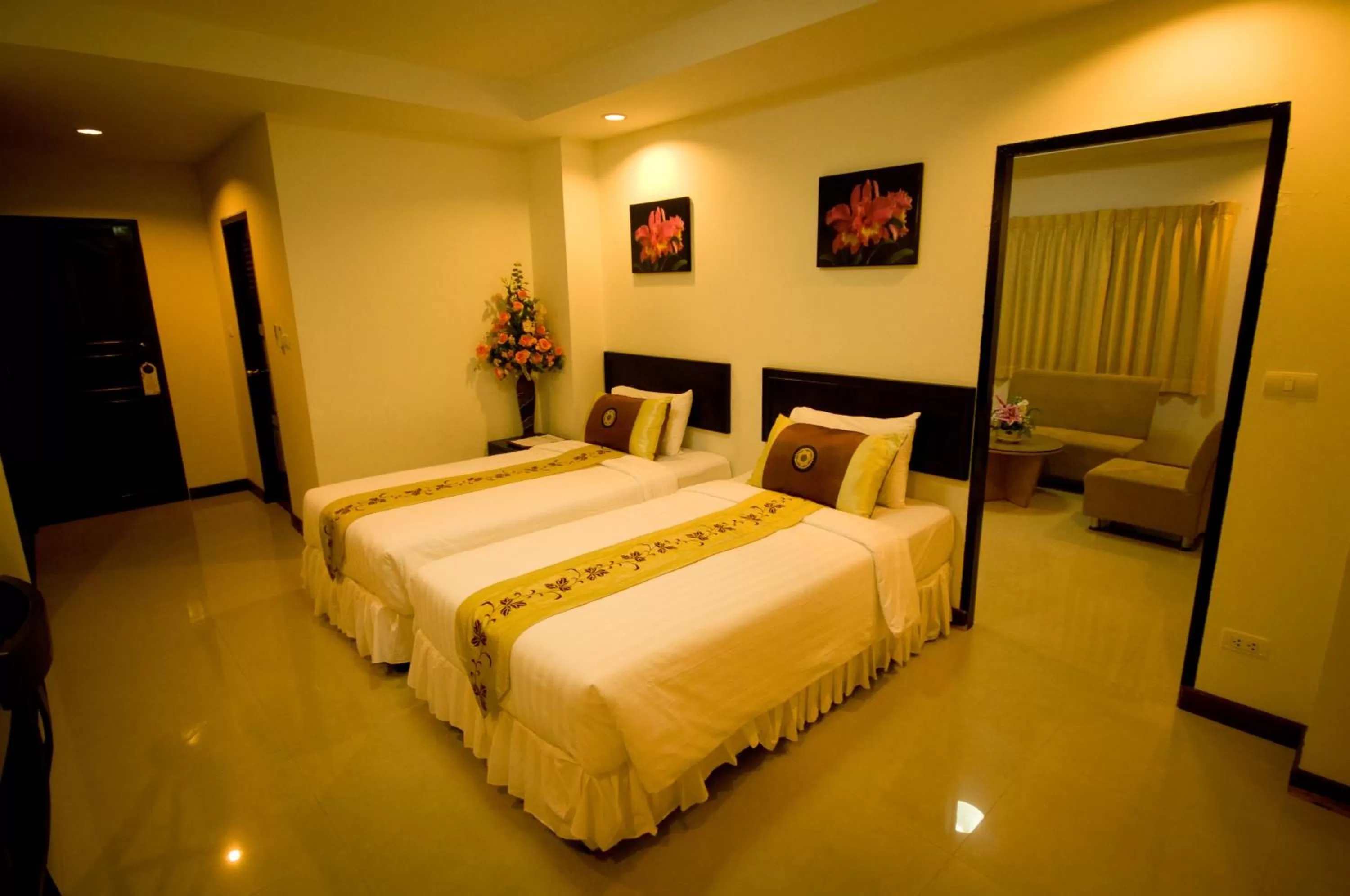 Suite with Balcony in Sinsuvarn Airport Suite Hotel