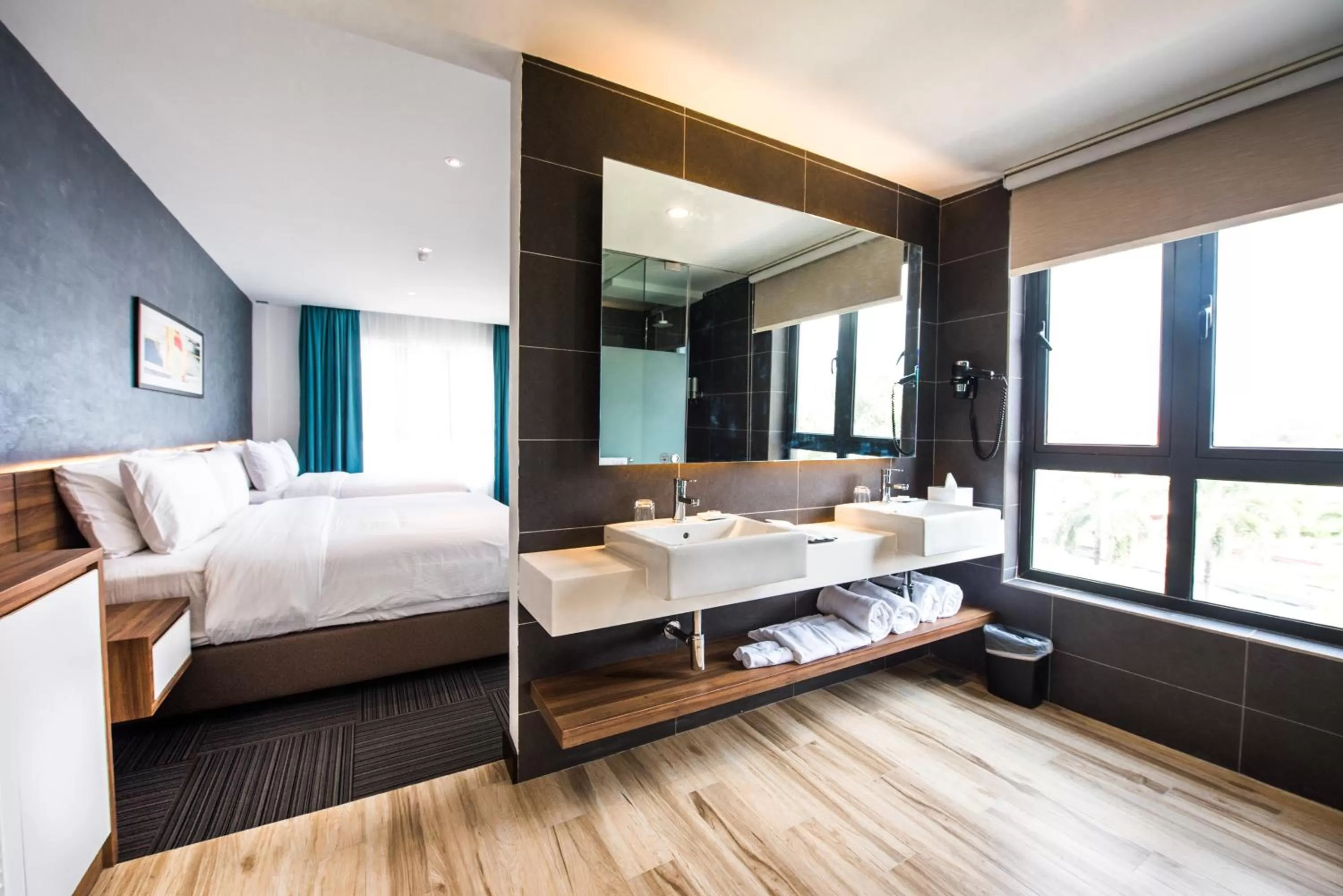 Bathroom, Bed in The Smith House