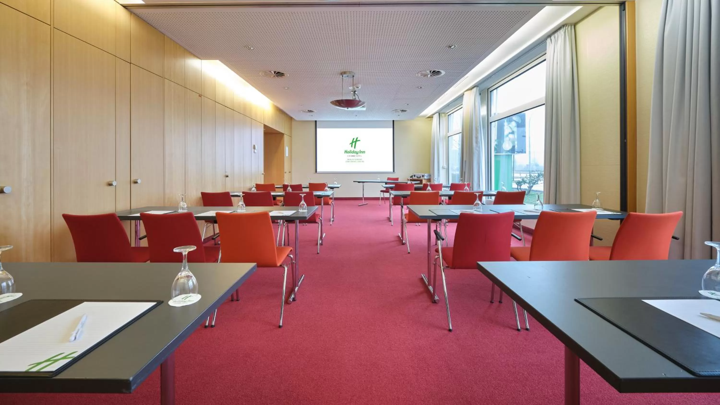 Meeting/conference room in Holiday Inn Berlin Airport - Conference Centre by IHG