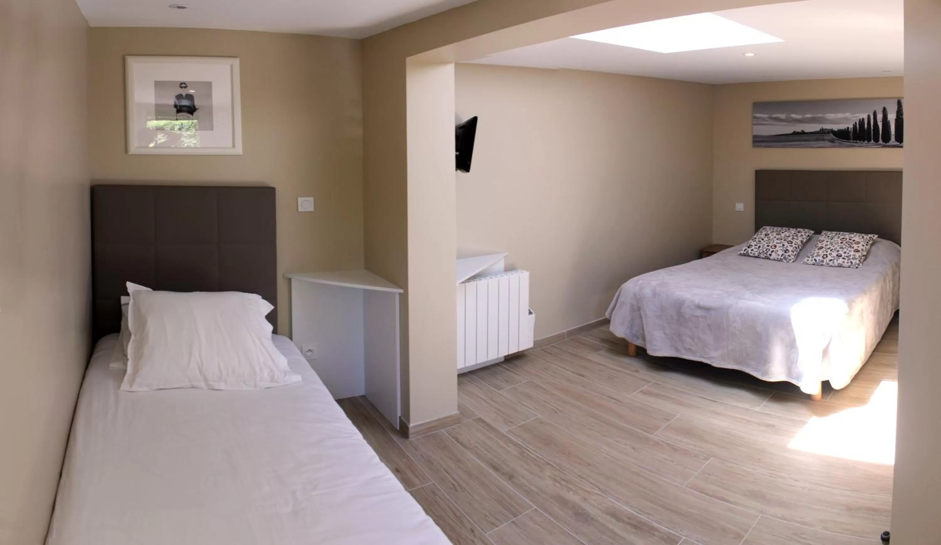 Photo of the whole room, Bed in Hôtel Le Printemps