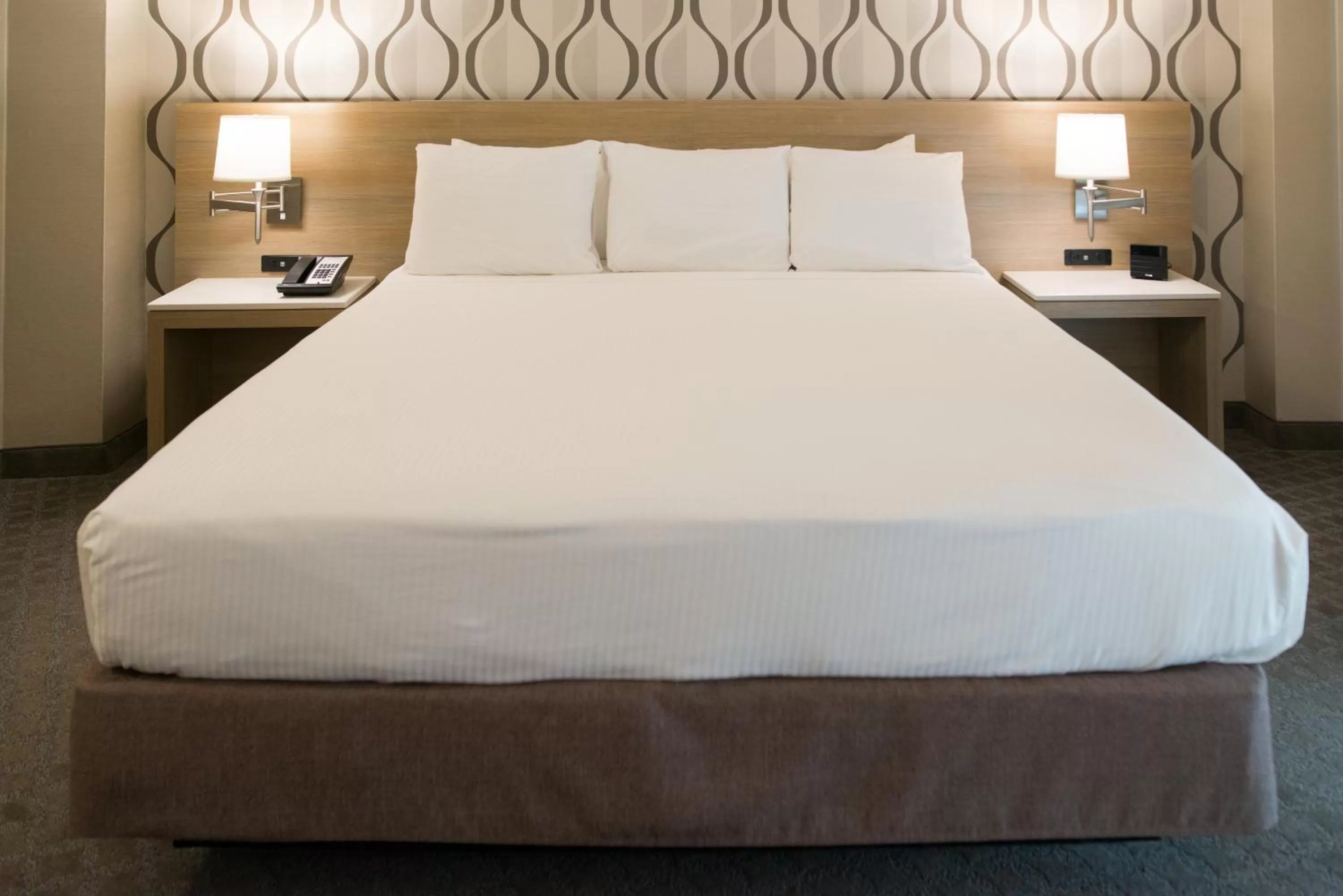 Bed in Radisson Hotel Duluth-Harborview