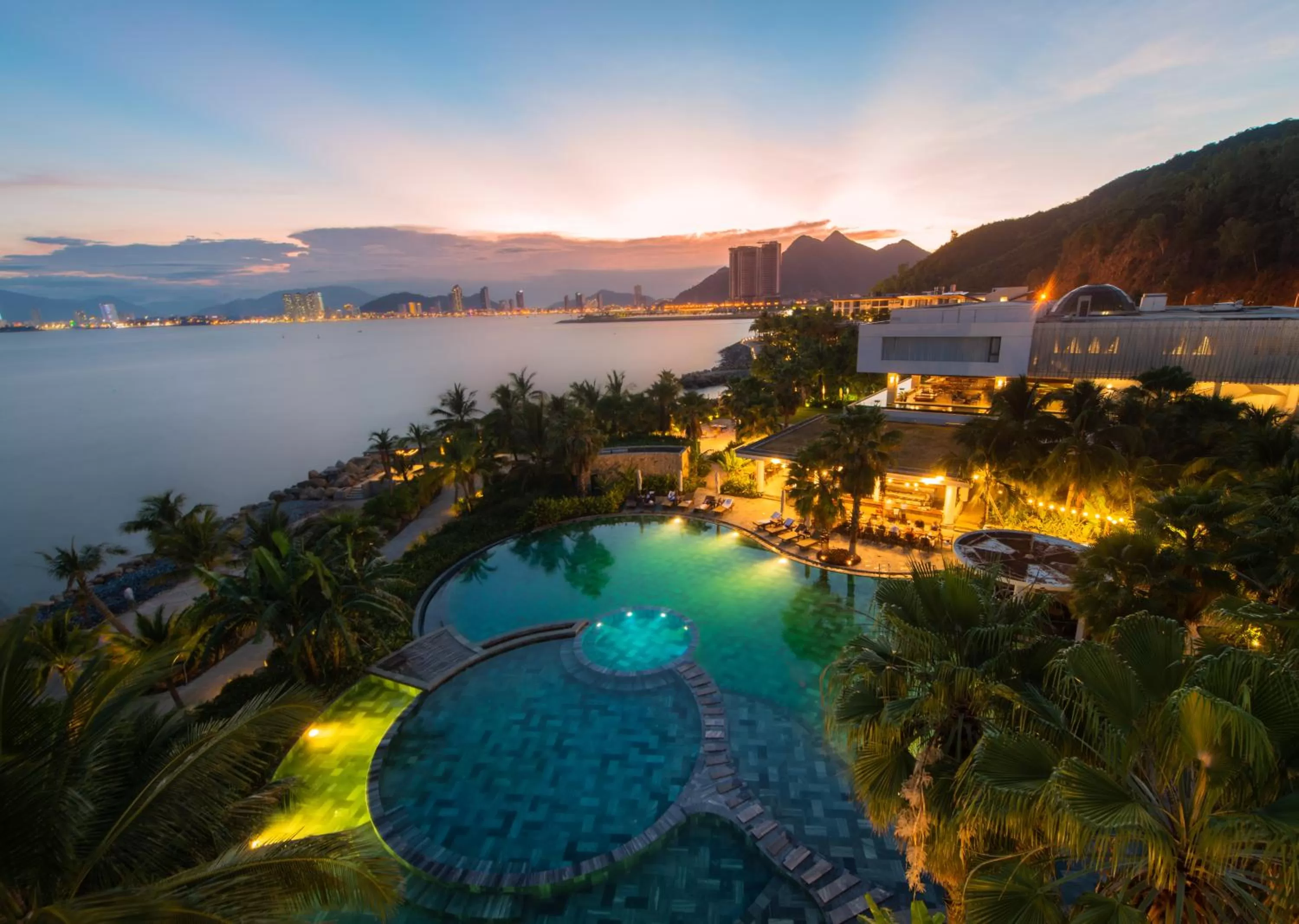 Night in Alibu Resort Nha Trang