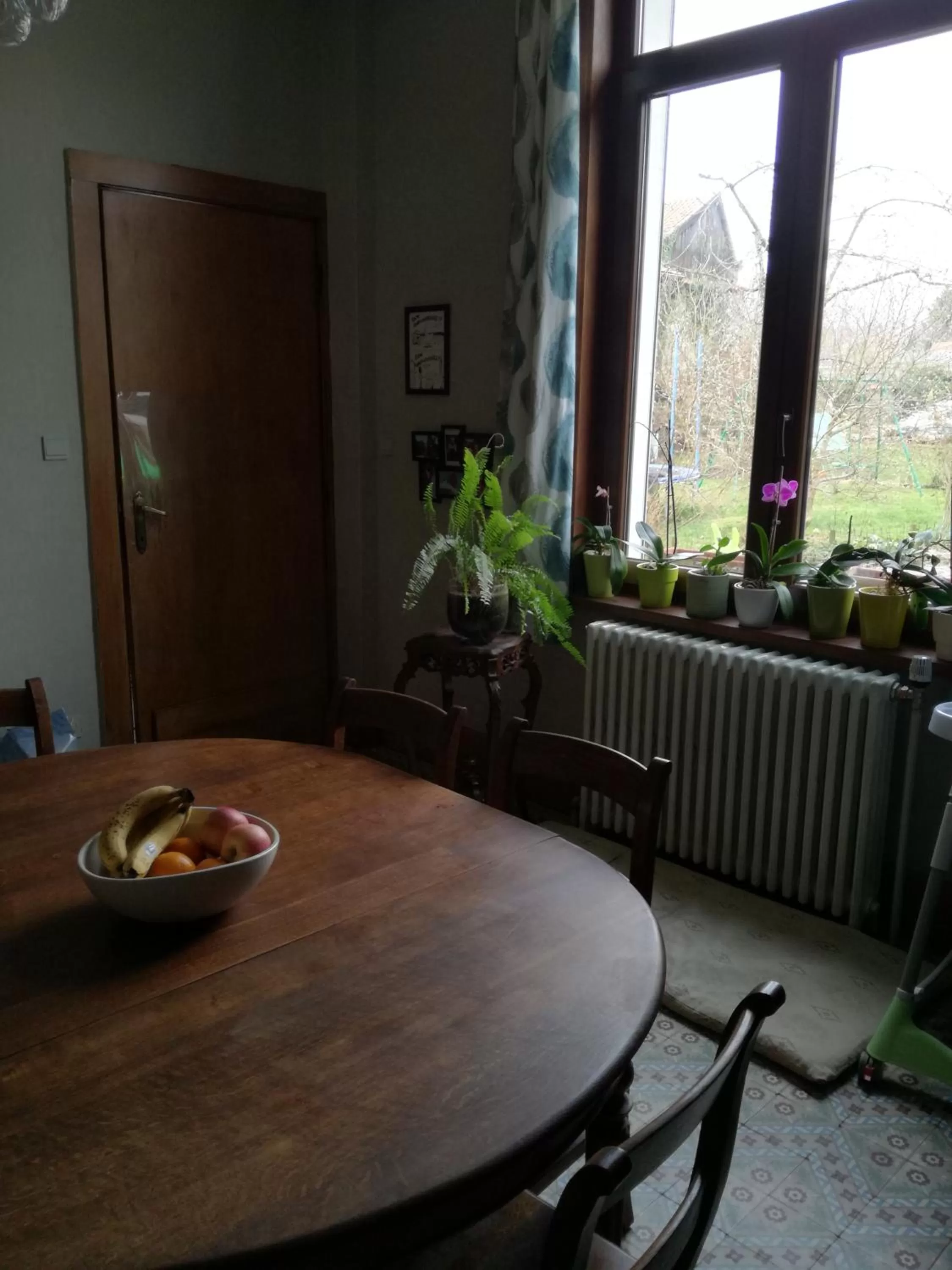 Dining area in B and B Comme chez soi