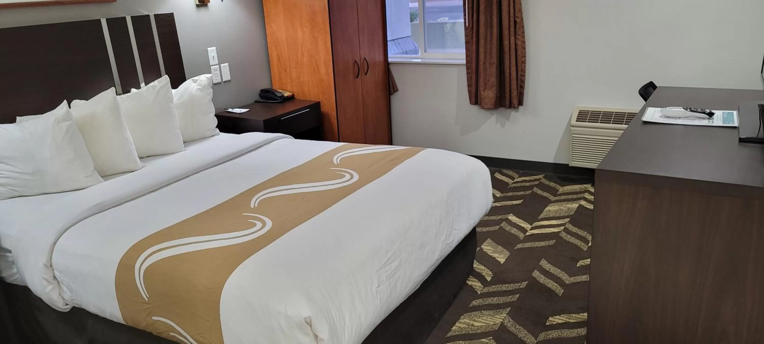 Photo of the whole room, Bed in Quality Inn & Suites Salina National Forest Area