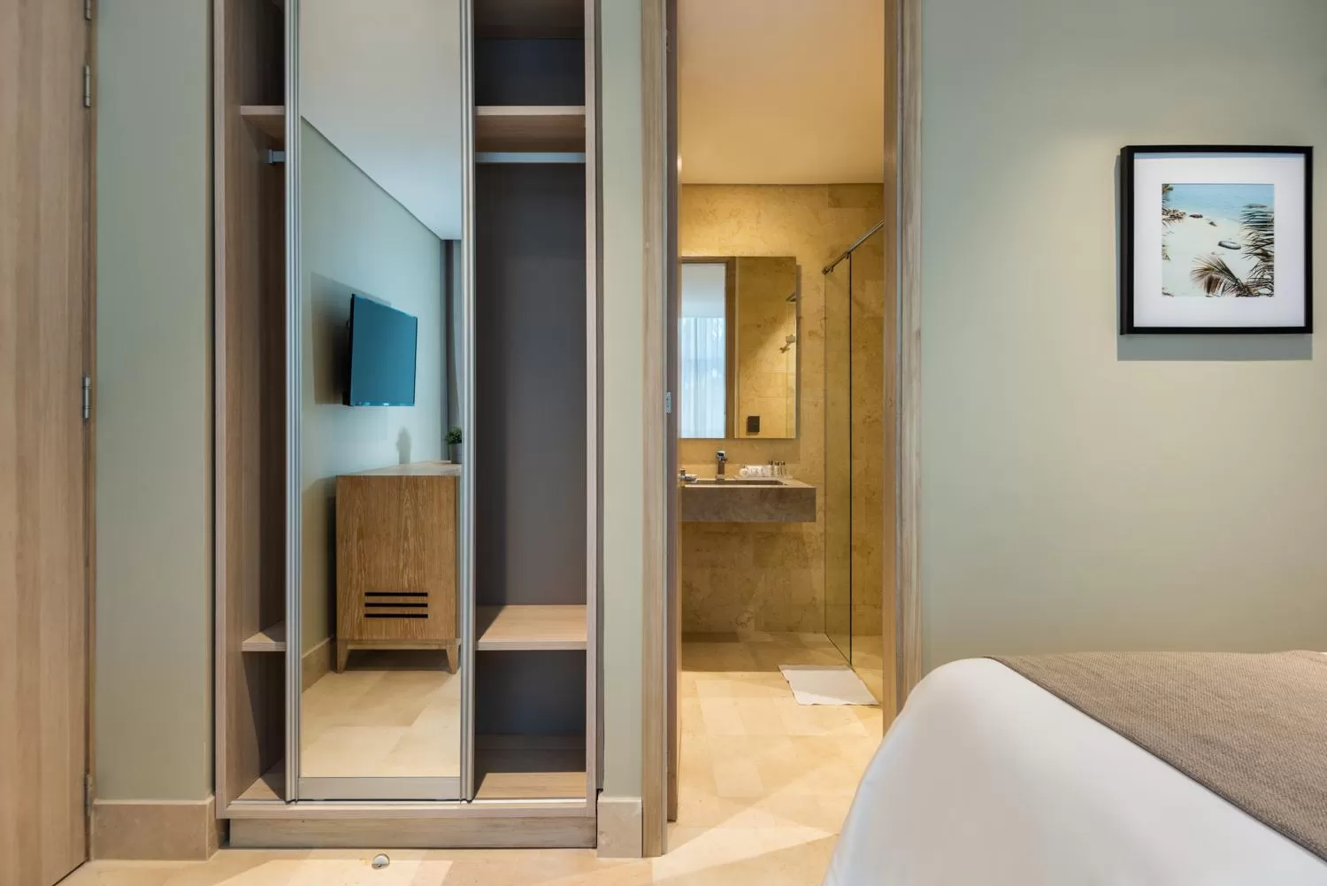 Bed in Oz Hotel Luxury