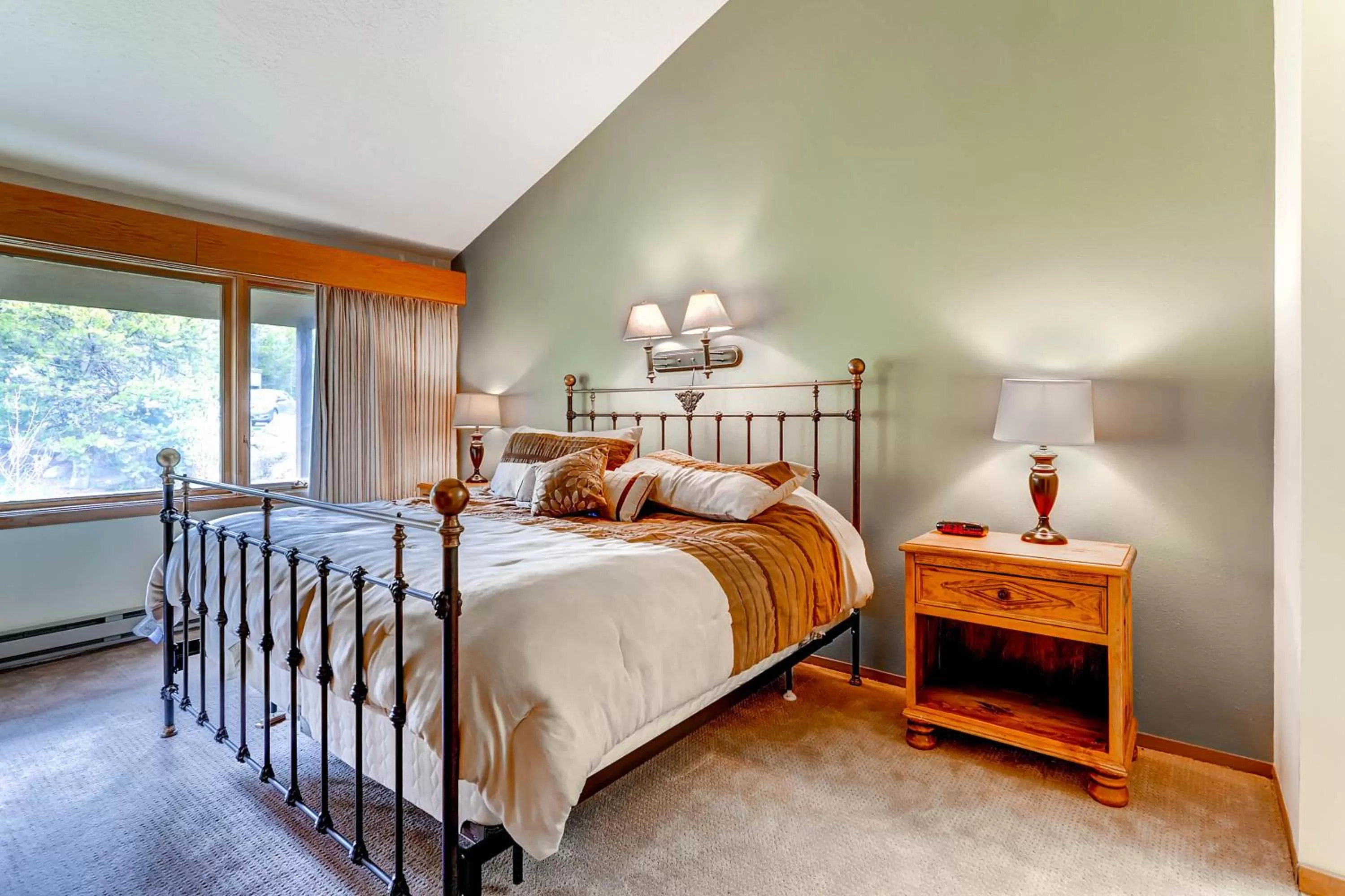 Bed in Lakeside Village by Vail Resorts