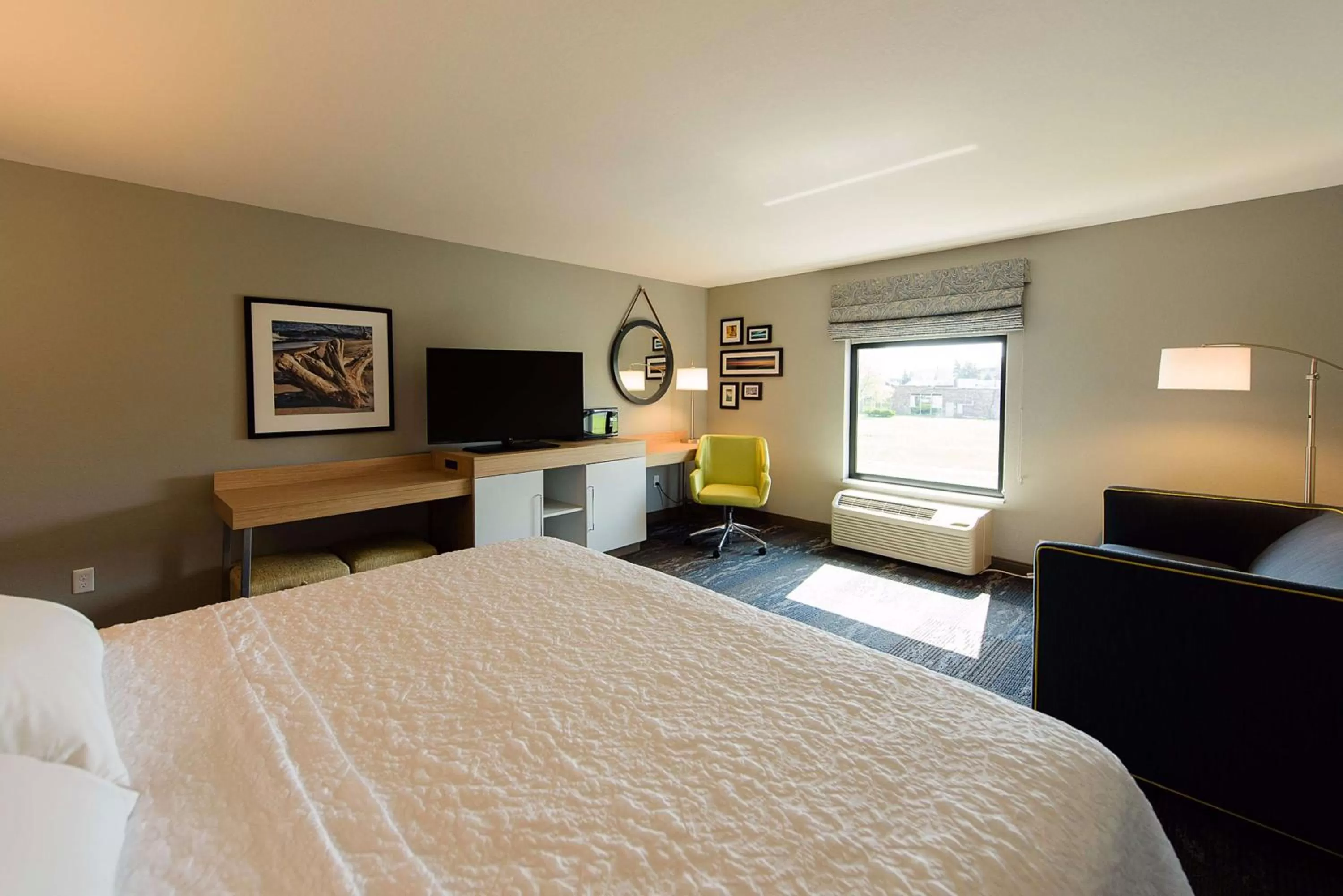 Bedroom, Bed in Hampton Inn Superior Duluth, Wi