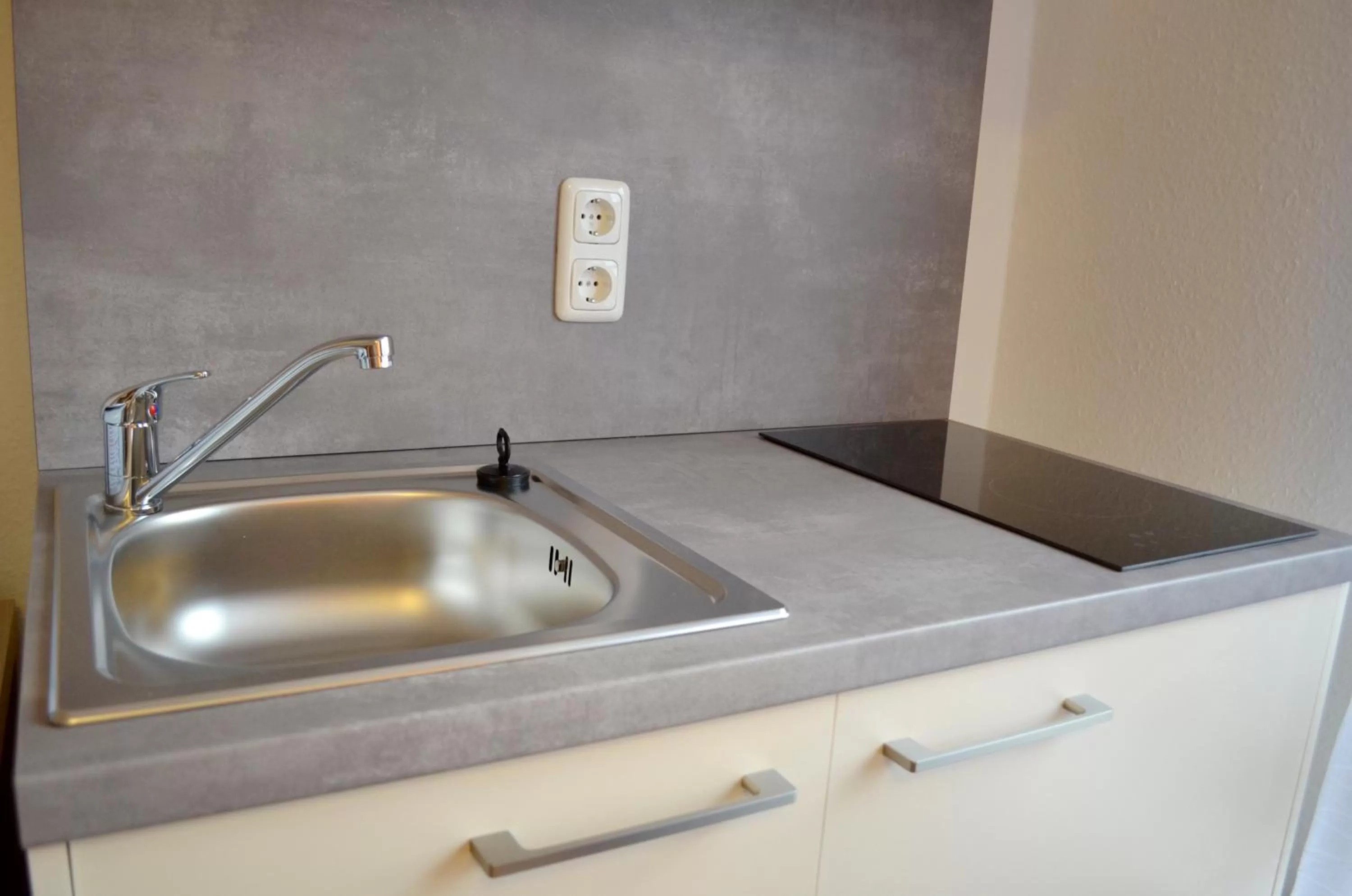 Kitchen or kitchenette, Kitchen/Kitchenette in Hana Aparthotel