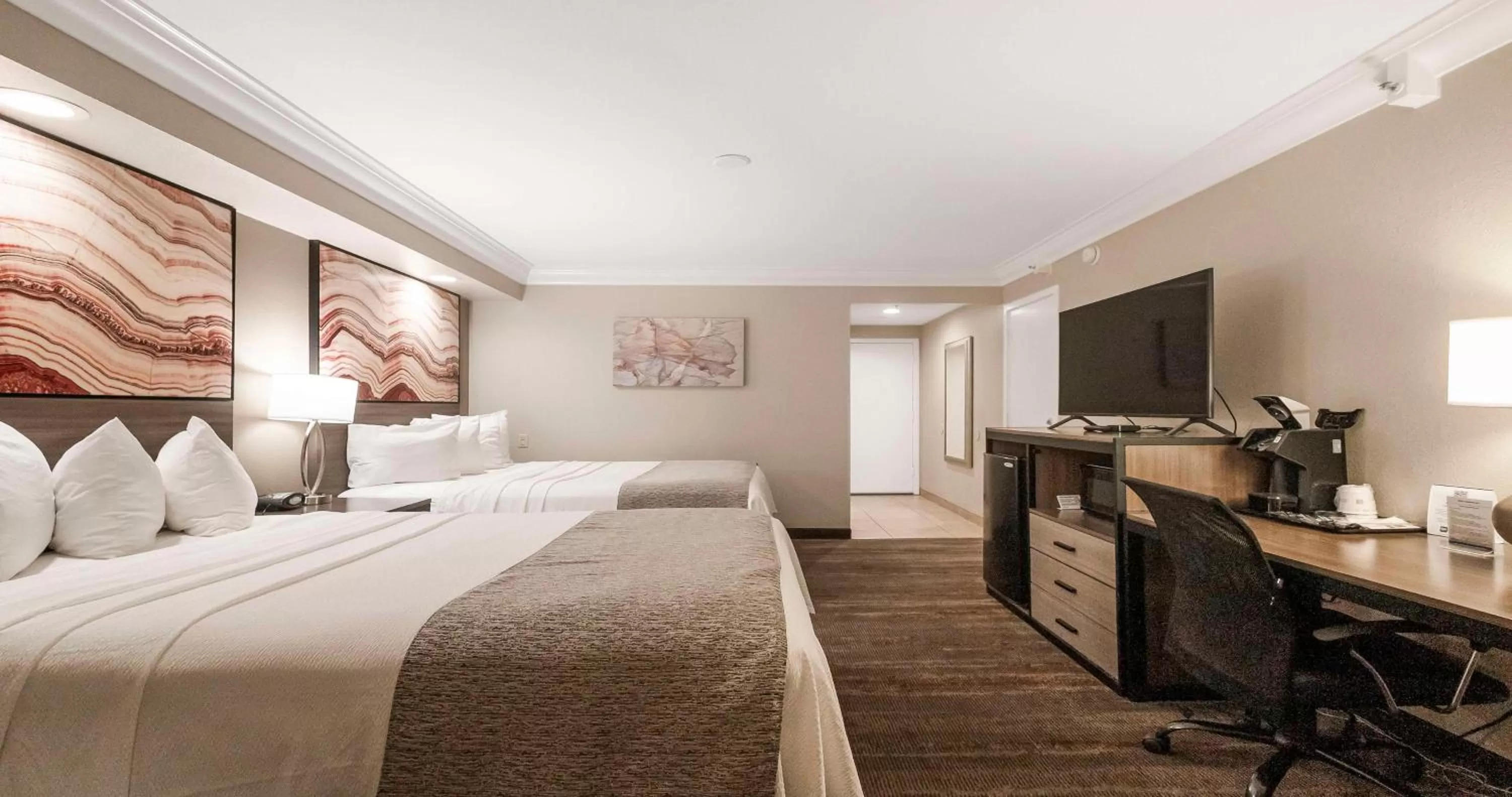 Queen Room with Two Queen Beds - Balcony - Non Smoking in Best Western Plus Wine Country Inn & Suites