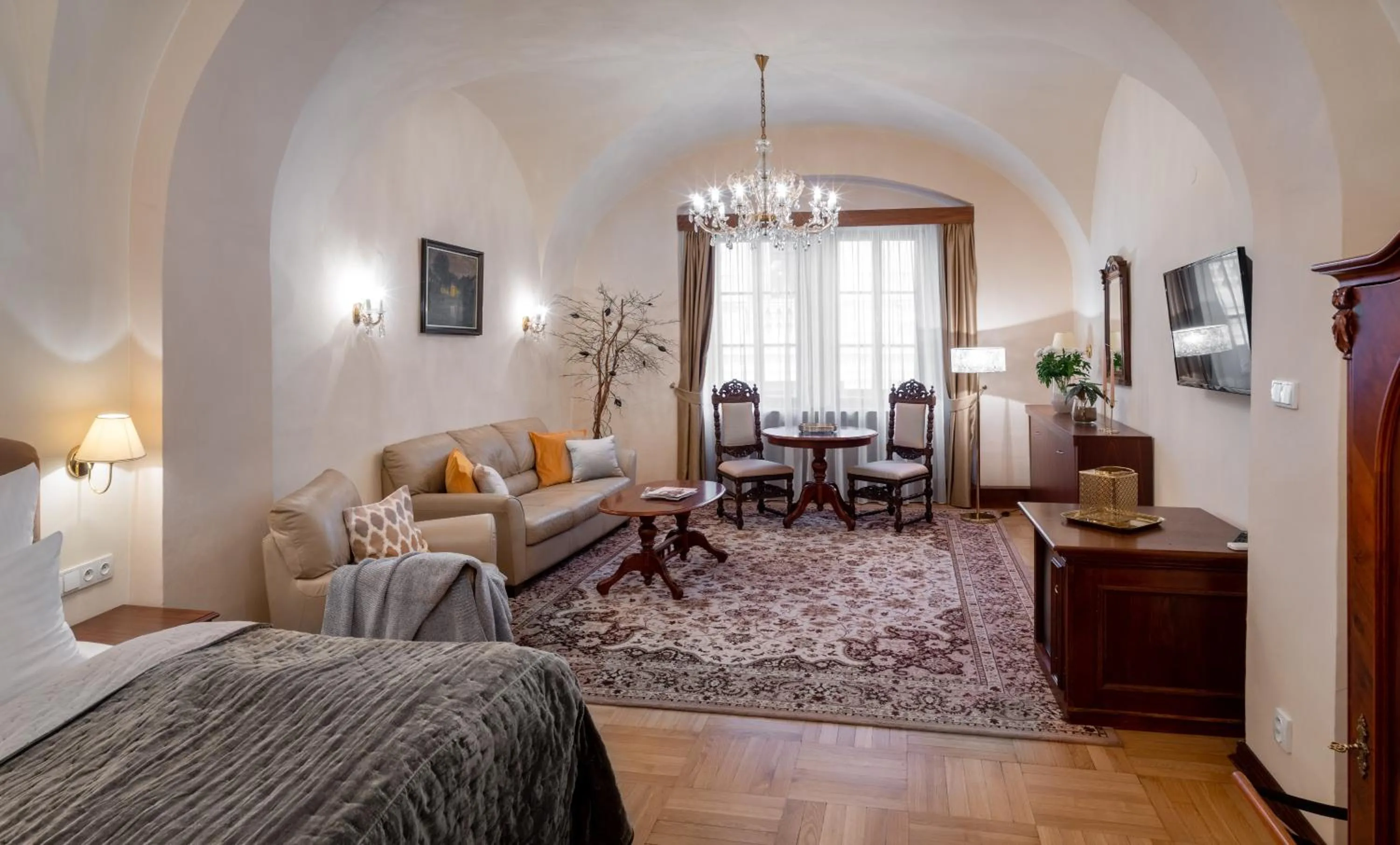 Bed in Aurus by Adrez