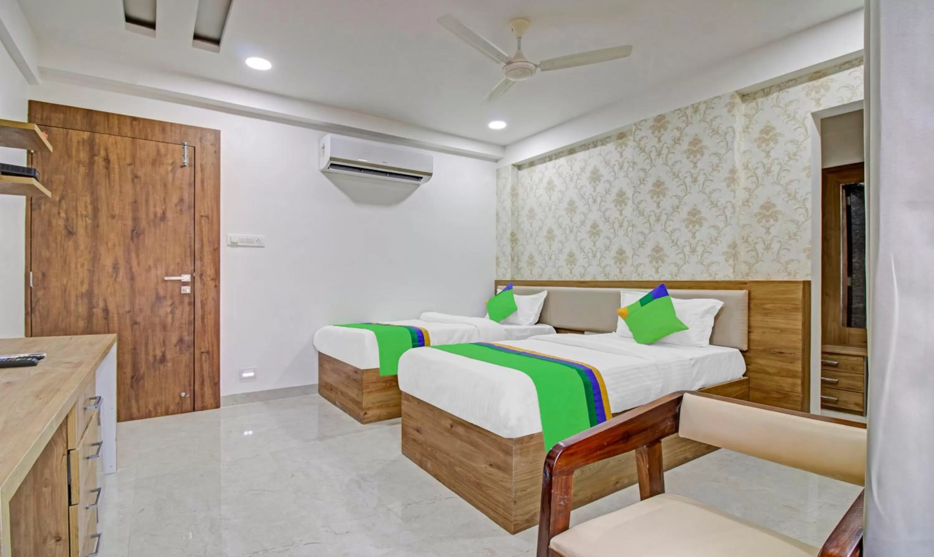 Bedroom, Bed in Treebo Chandraprasth Residency