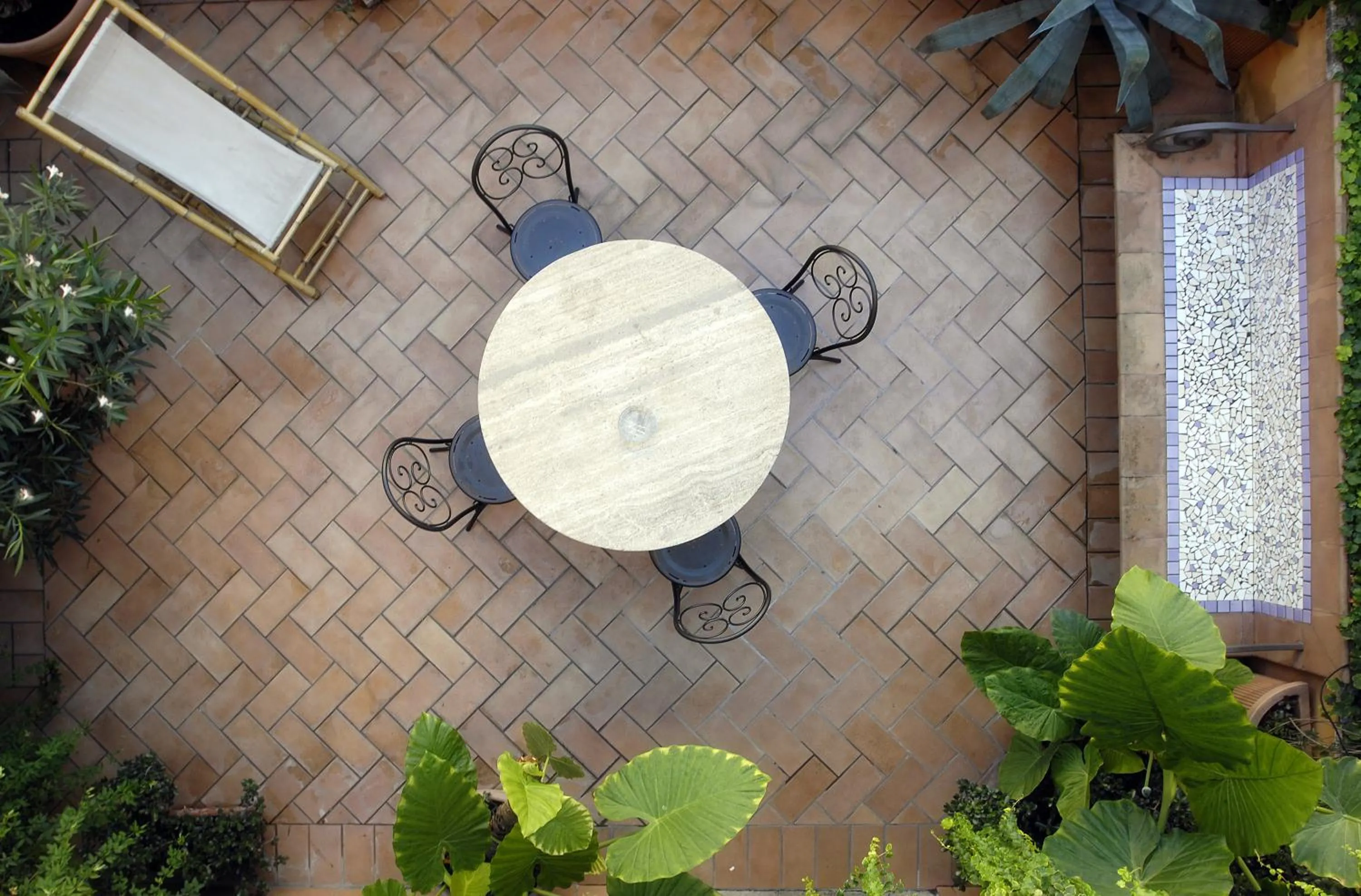 Patio in Hotel Lancelot