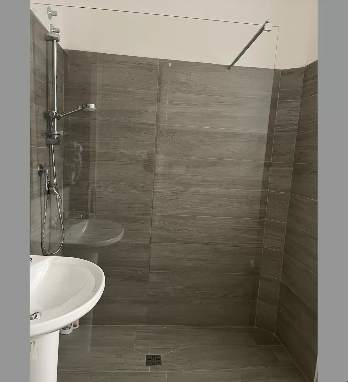 Shower, Bathroom in Il giardino e gli affreschi