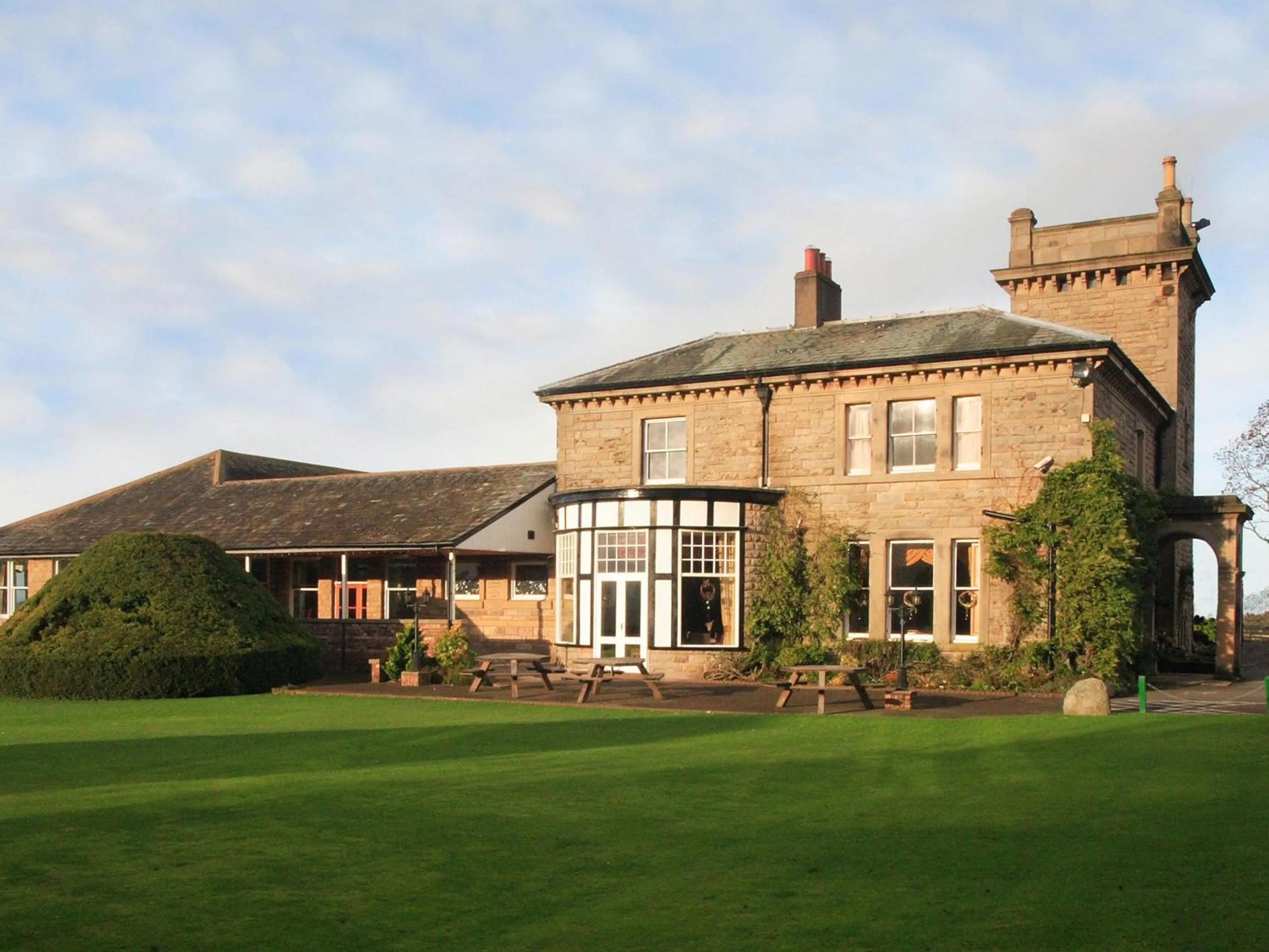 Property building in Hundith Hill Hotel