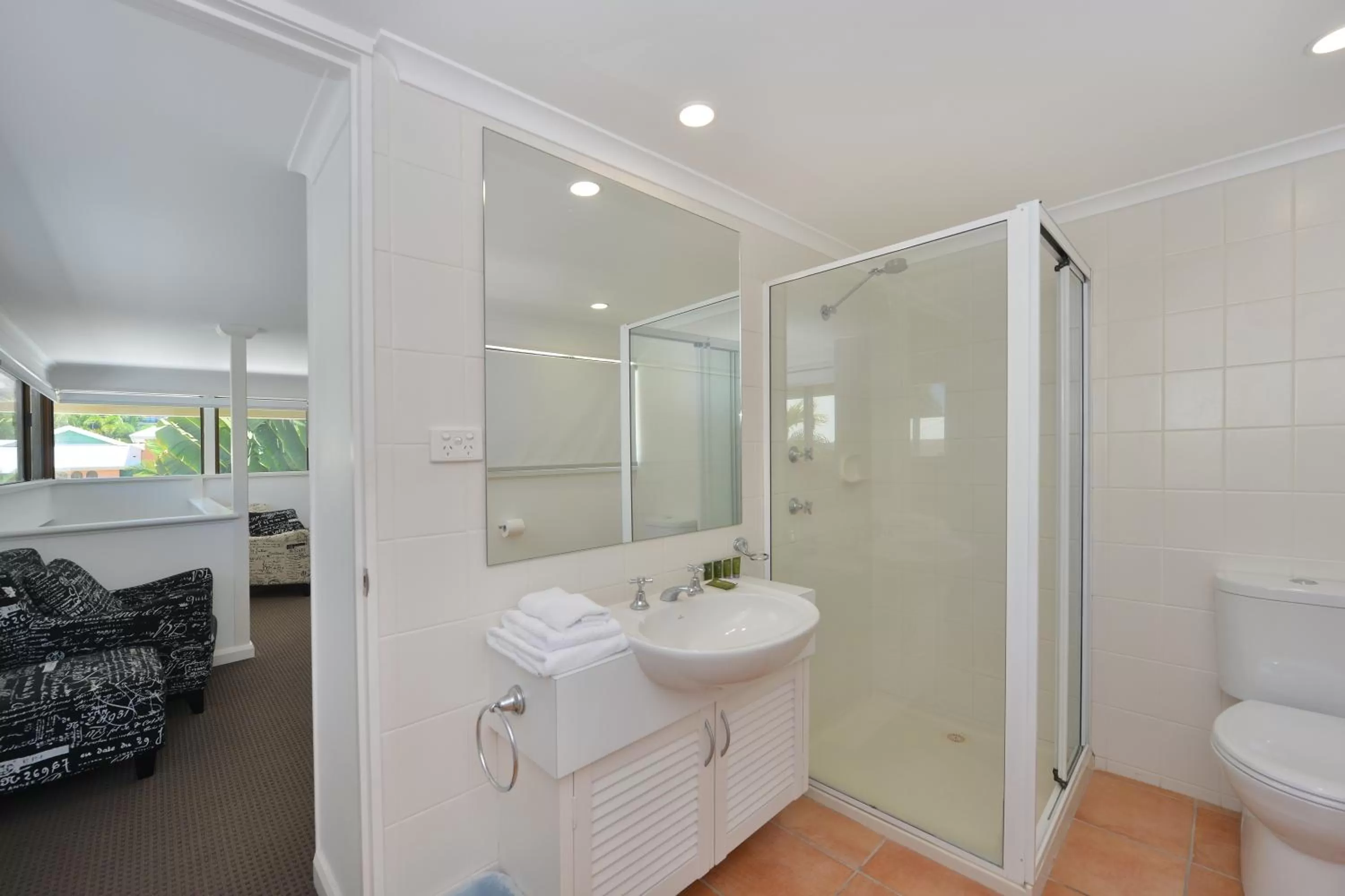 Shower in Driftwood Mantaray - Official Onsite Reception and Check In