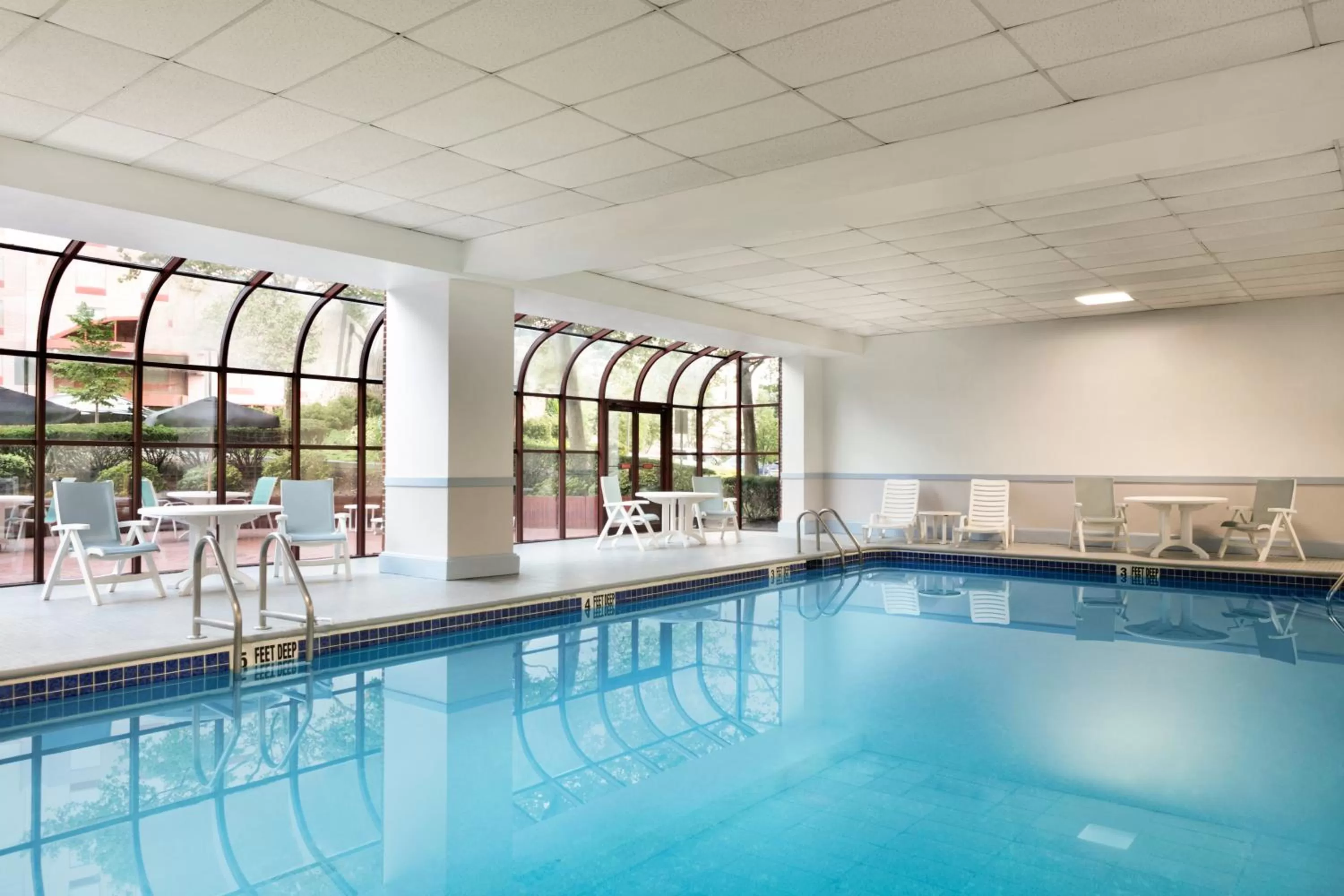 Swimming pool in DoubleTree by Hilton New York-LaGuardia