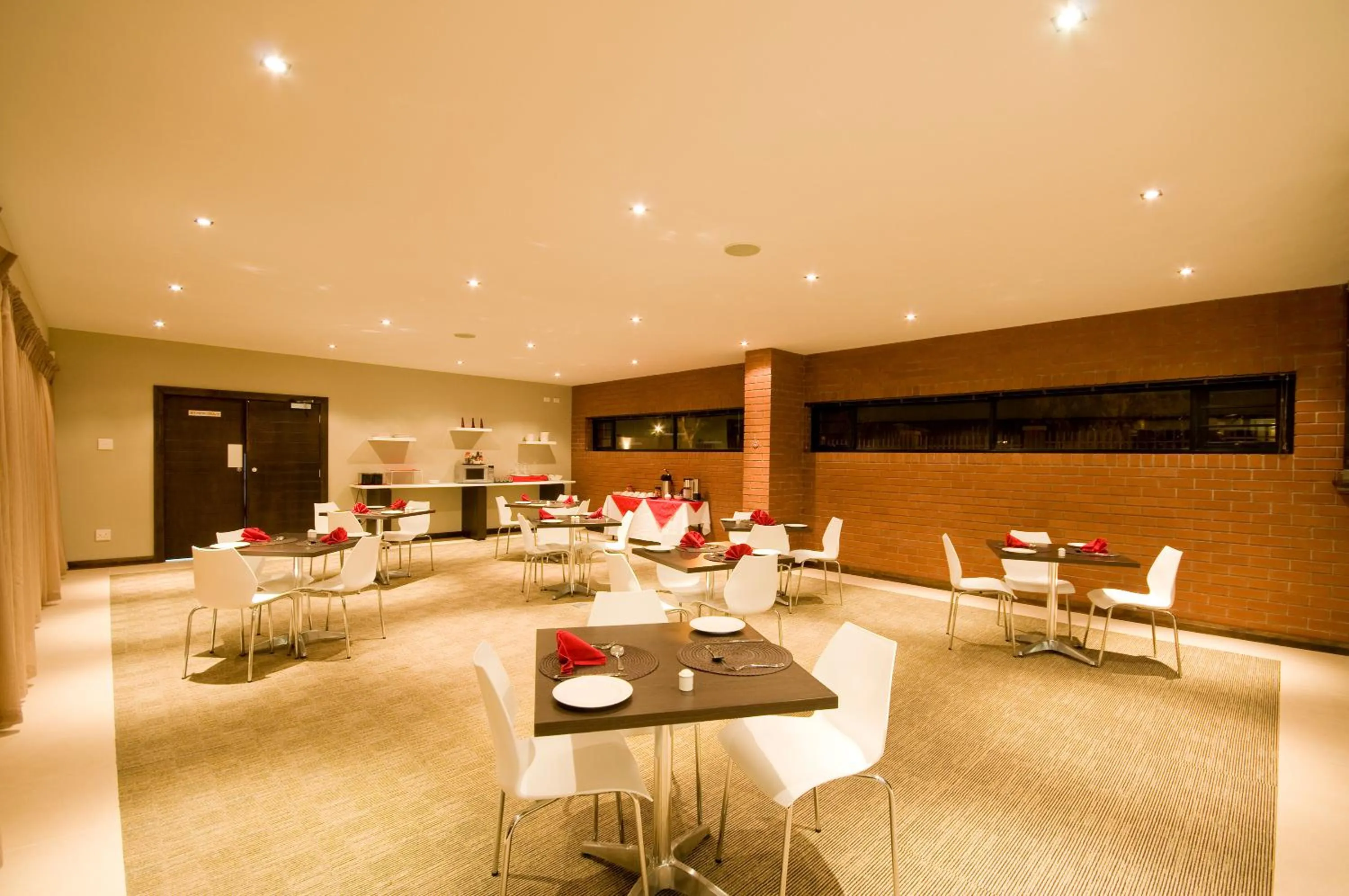 Restaurant/places to eat in The Hub Urban Hotel