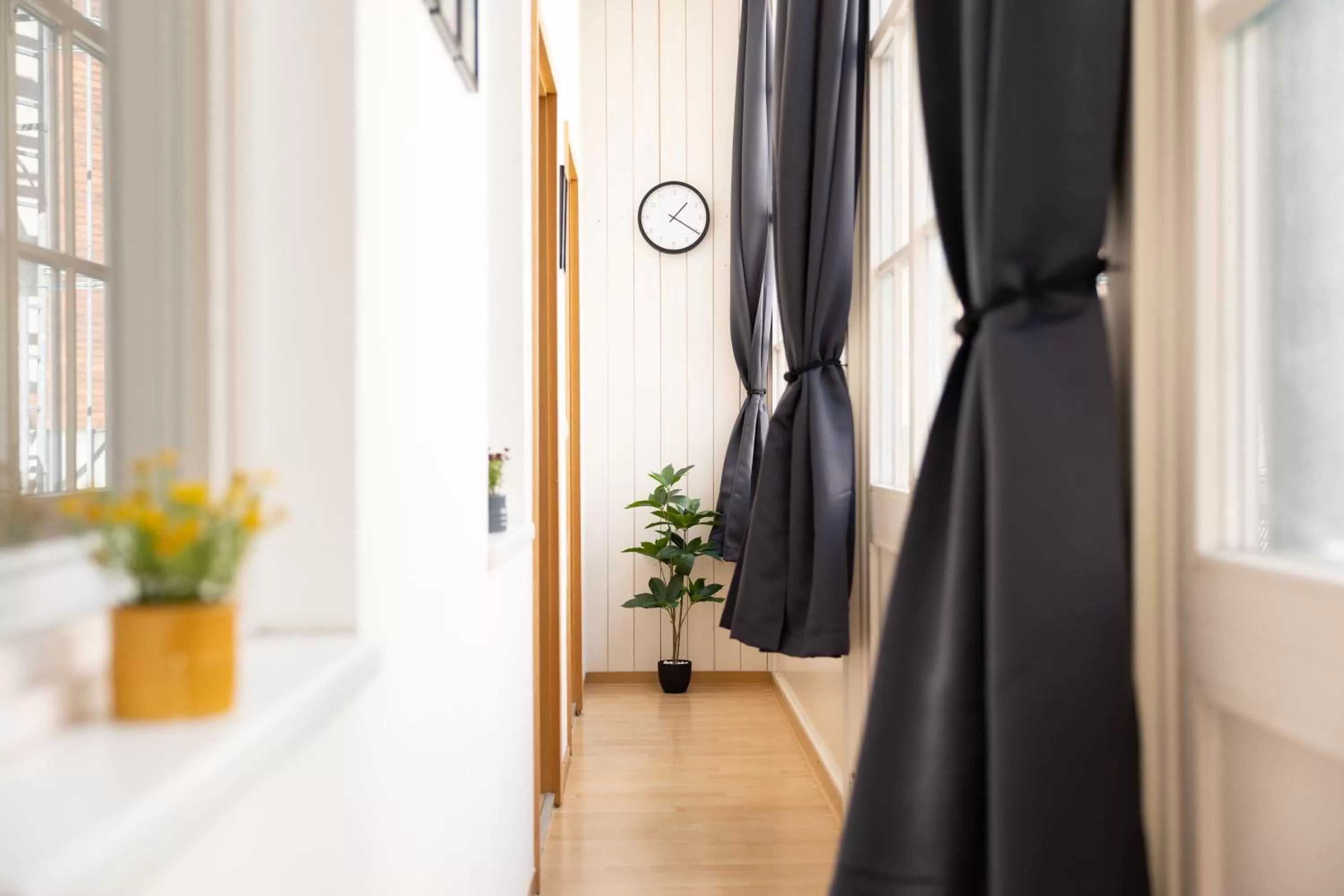 Facade/entrance, TV/Entertainment Center in Ko-Living Space an der Oper - Street Art Design Apartments