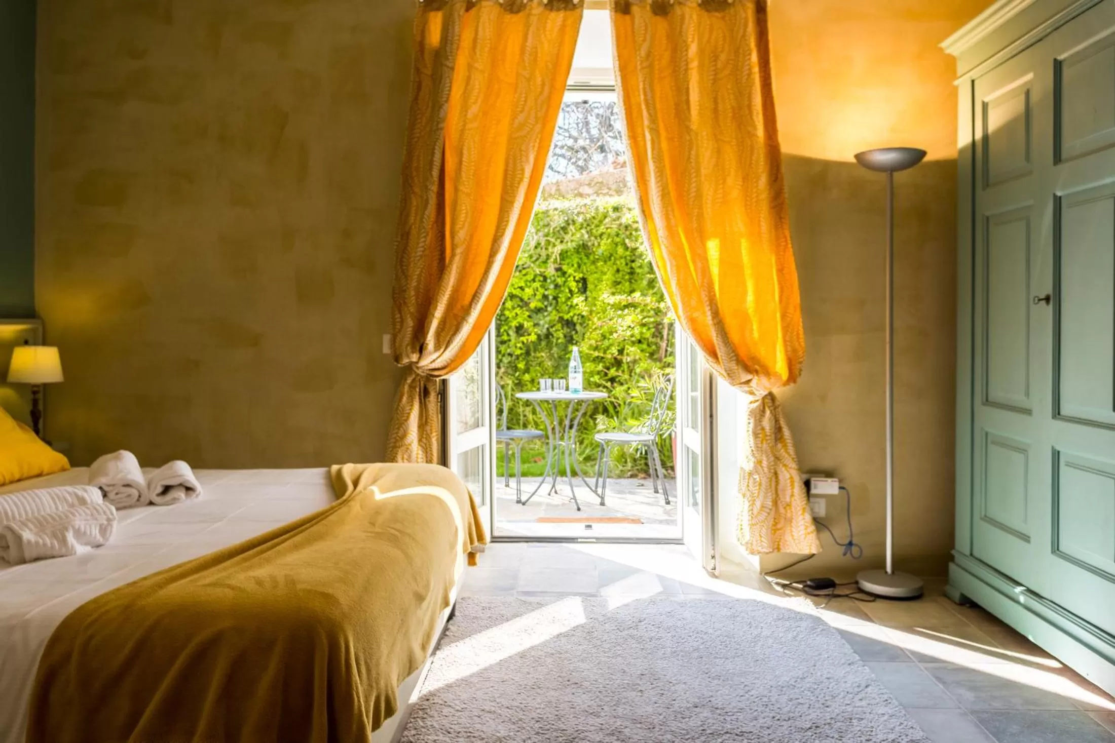 Garden view, Bed in White Lilac Romantic B&B - Adults only