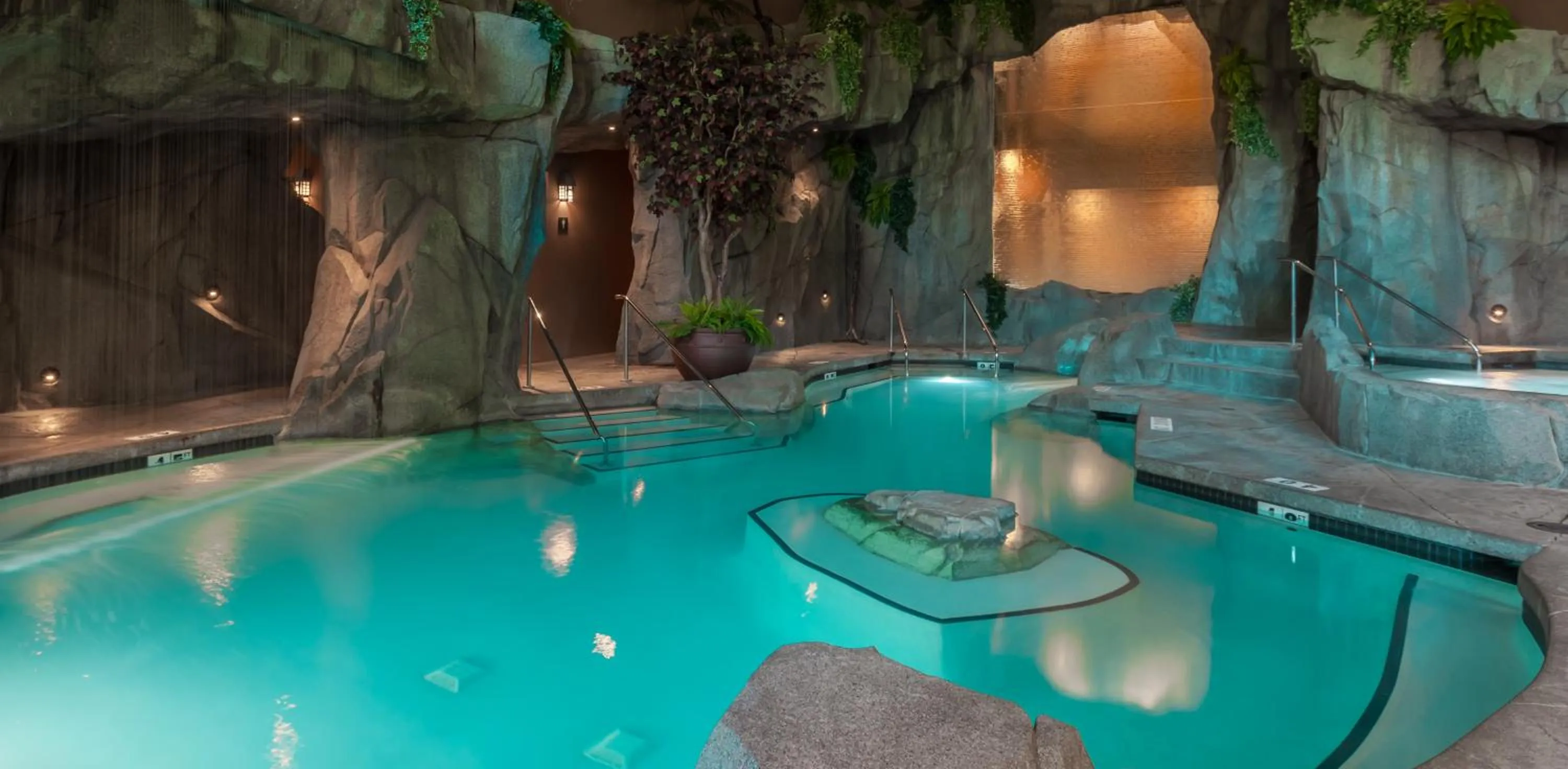 Spa and wellness centre/facilities in Tigh-Na-Mara Seaside Spa Resort